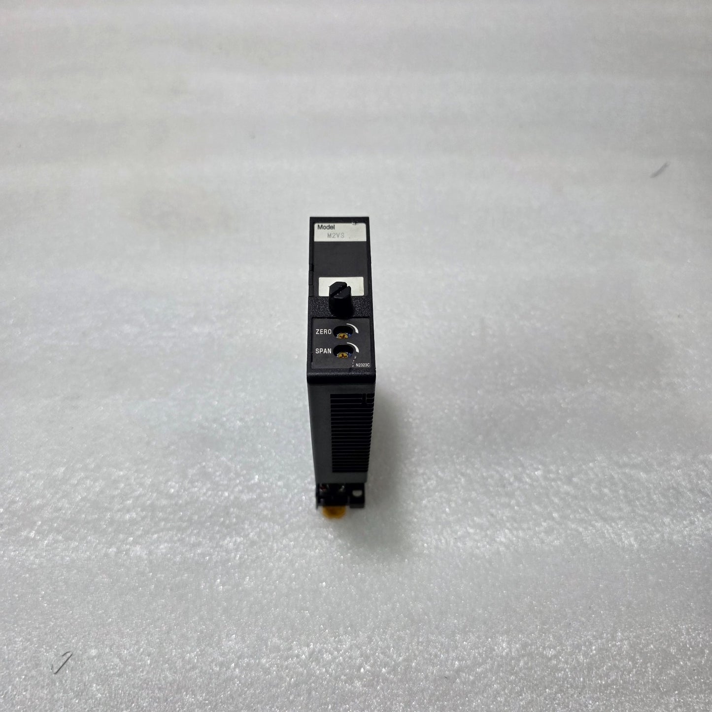 M-SYSTEM M2VS-4W4W-M/N SIGNAL TRANSMITTER 0–10V DC DUAL OUTPUT 85–264VAC MADE IN