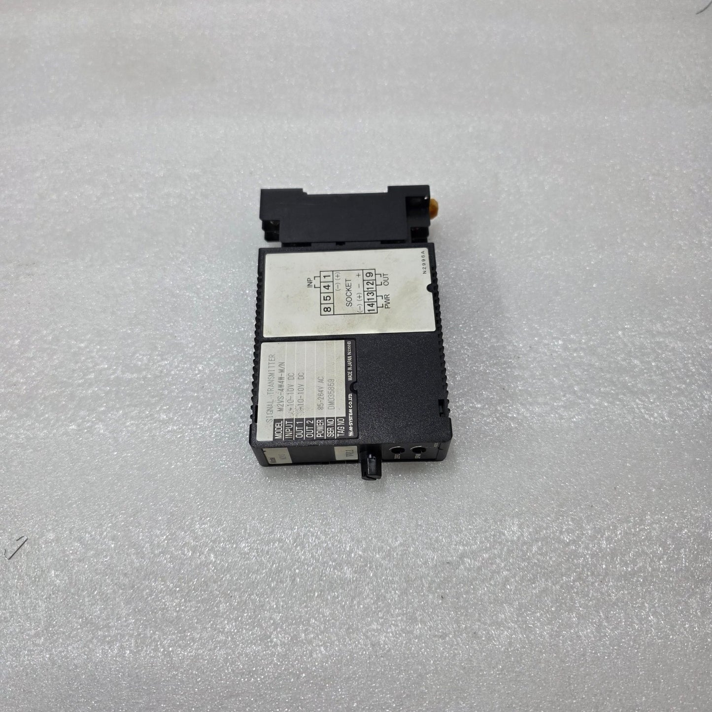 M-SYSTEM M2VS-4W4W-M/N SIGNAL TRANSMITTER 0–10V DC DUAL OUTPUT 85–264VAC MADE IN