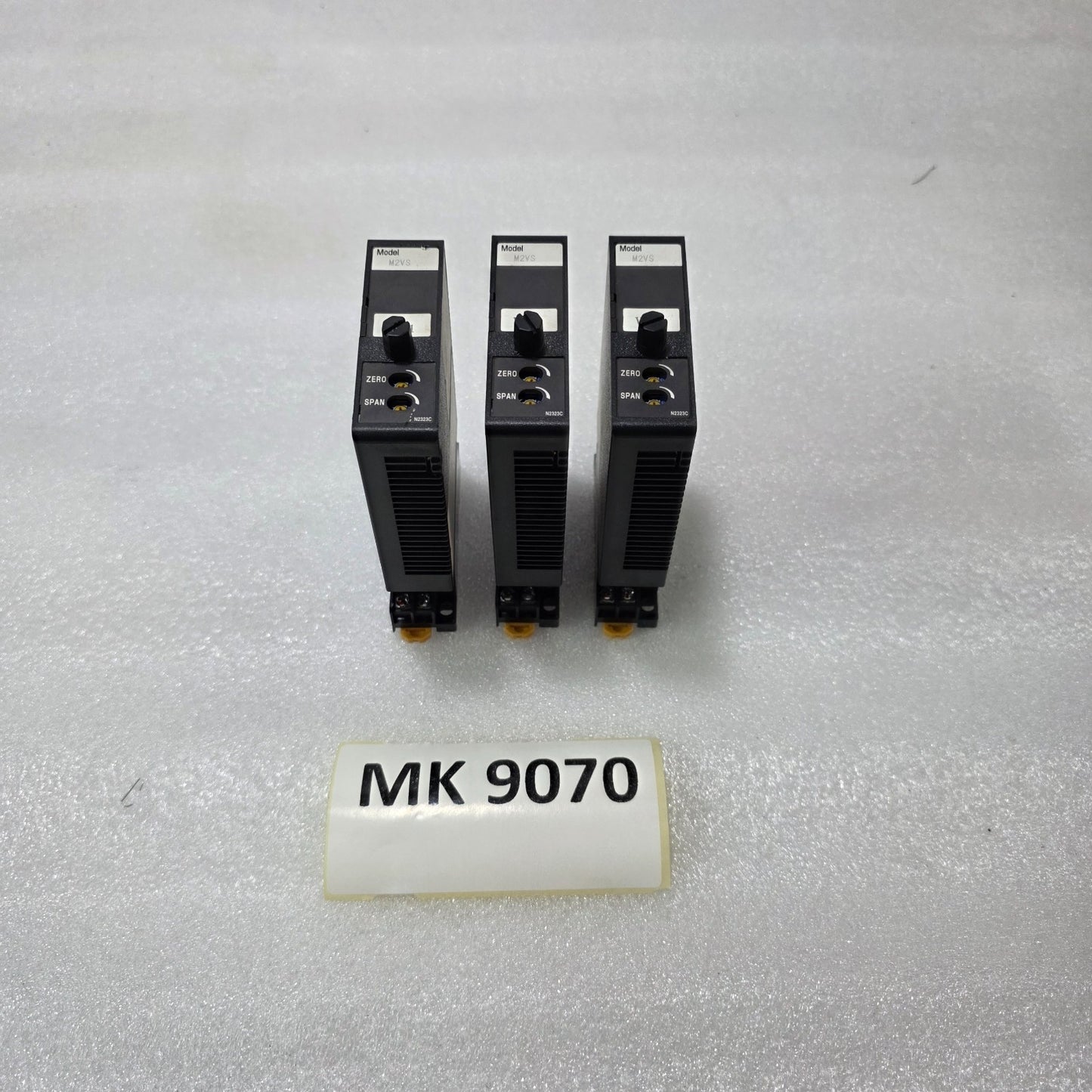 M-SYSTEM M2VS-4W4W-M/N SIGNAL TRANSMITTER 0–10V DC DUAL OUTPUT 85–264VAC MADE IN