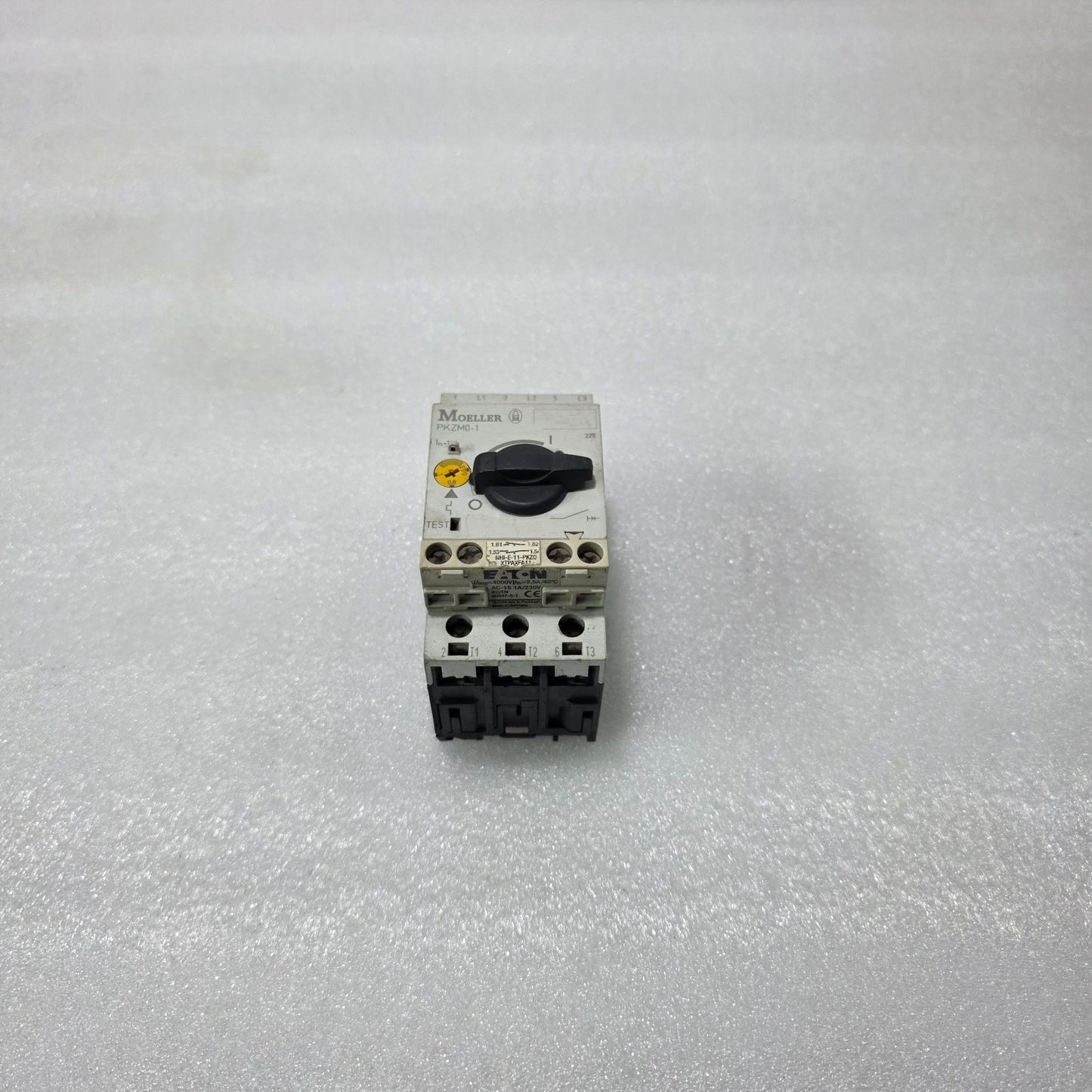 MOELLER PKZM0-1 MOTOR PROTECTION CIRCUIT BREAKER 0.63–1A MANUAL MOTOR STARTER