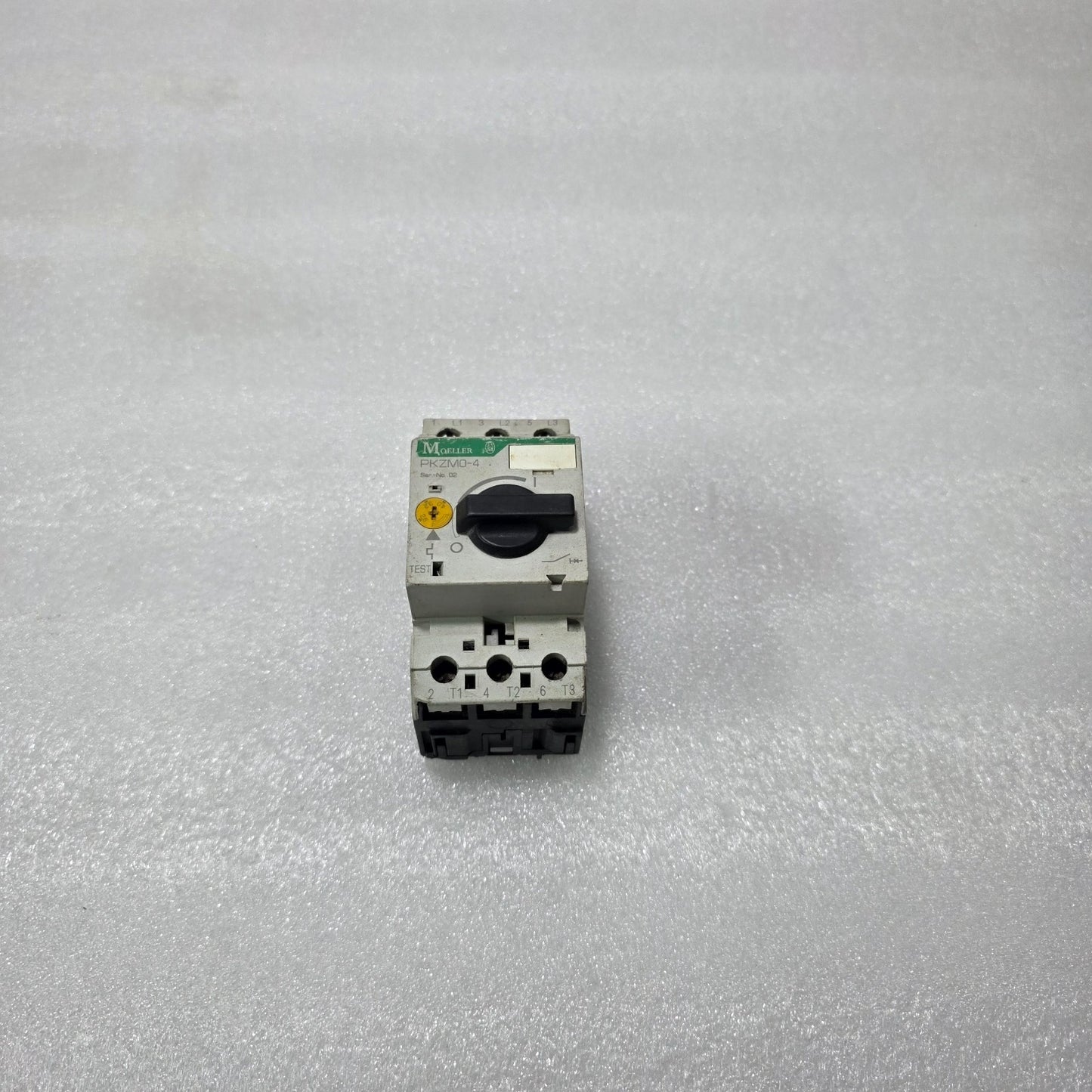 MOELLER PKZM0-4 MOTOR PROTECTION CIRCUIT BREAKER 2.5–4A MANUAL MOTOR STARTER