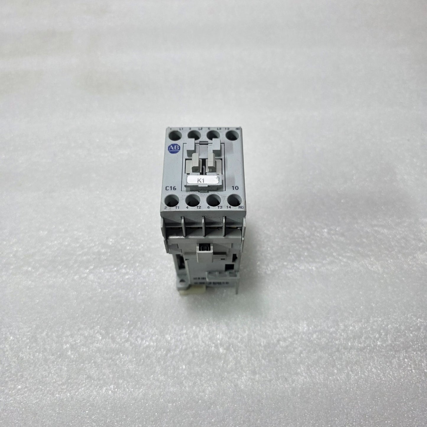 ALLEN-BRADLEY 100-C16D*10 CONTACTOR 16A – COIL 24V DC – SER B