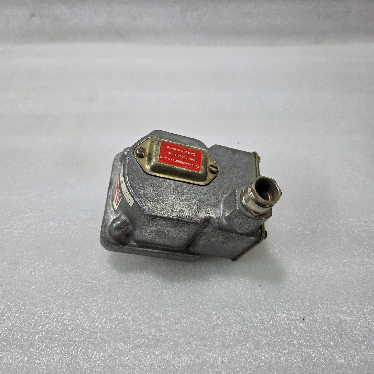 BARKSDALE D2T-H18 DUAL SETPOINT PRESSURE & VACUUM SWITCH | ADJUSTABLE 0.025–1.25