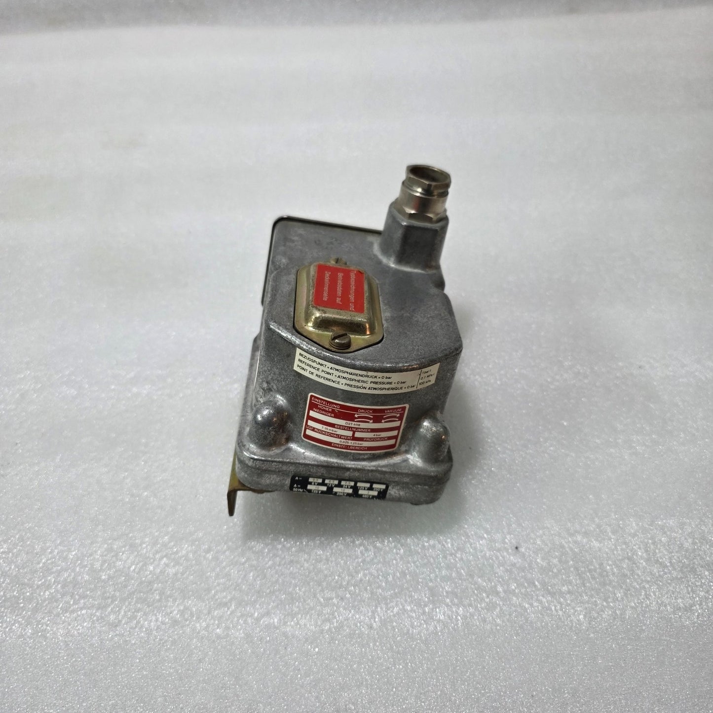 BARKSDALE D2T-H18 DUAL SETPOINT PRESSURE & VACUUM SWITCH | ADJUSTABLE 0.025–1.25