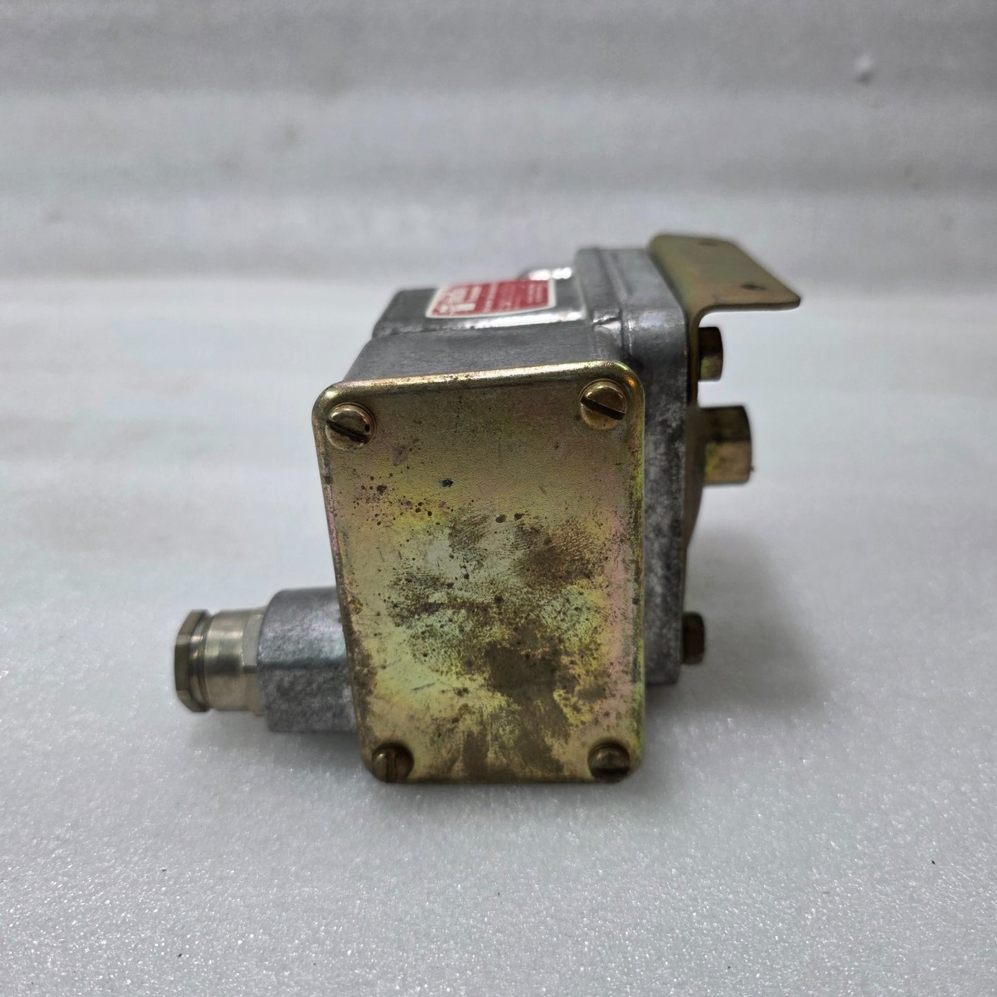 BARKSDALE D2T-H18 DUAL SETPOINT PRESSURE & VACUUM SWITCH | ADJUSTABLE 0.025–1.25