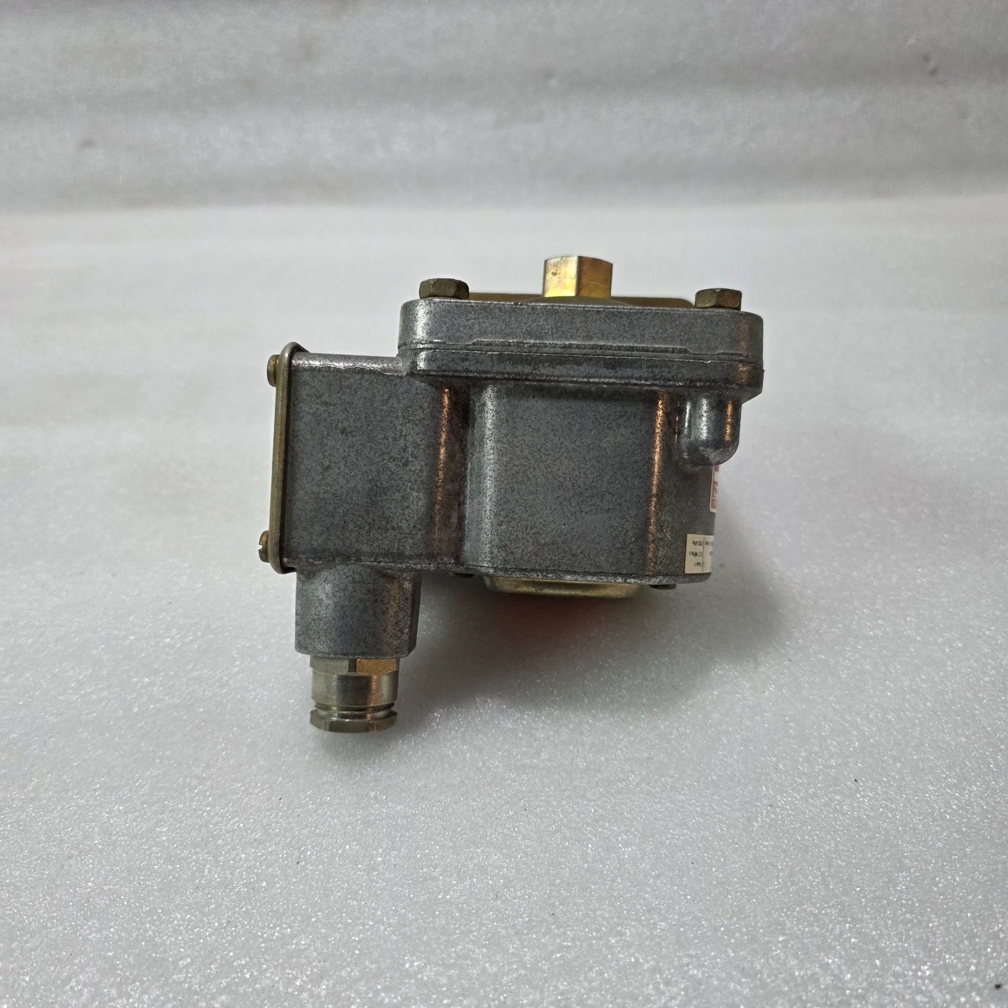 BARKSDALE D2T-H18 DUAL SETPOINT PRESSURE & VACUUM SWITCH | ADJUSTABLE 0.025–1.25