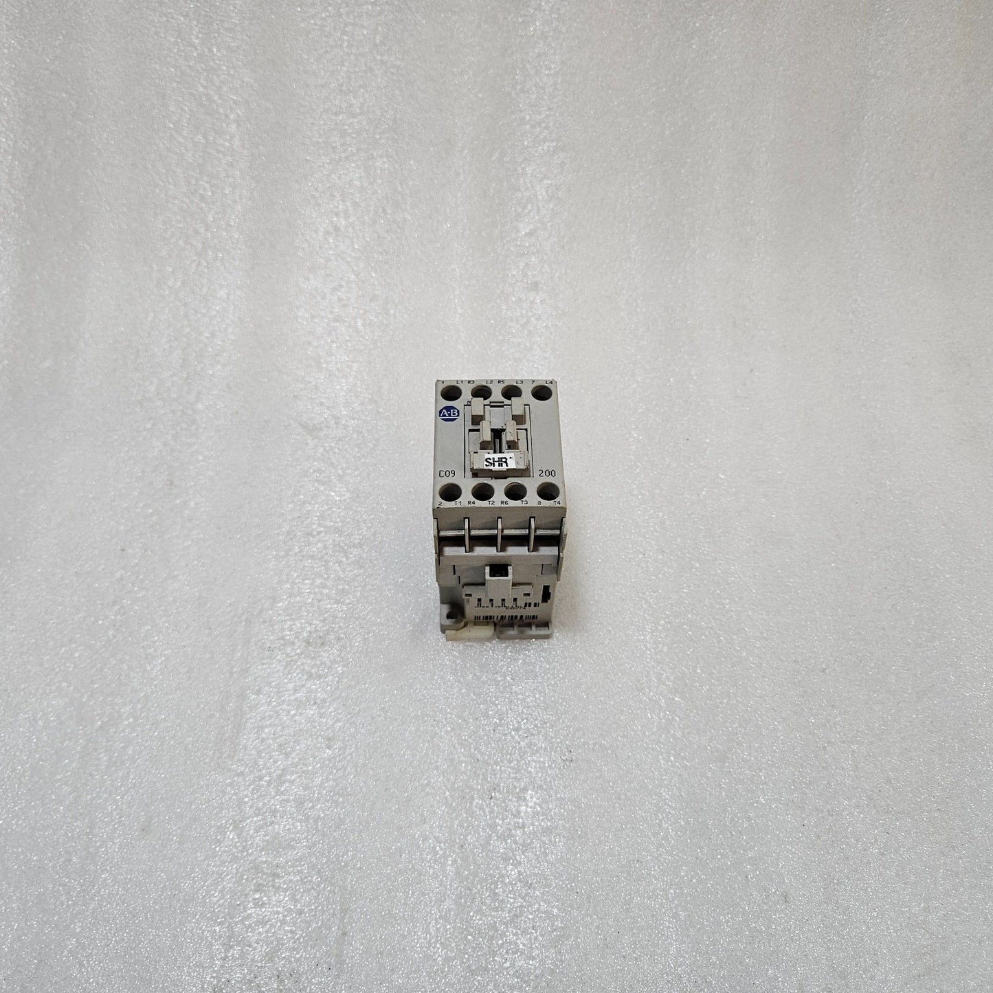 ALLEN-BRADLEY 100-C09*200 A CONTACTOR, 9A IEC MOTOR CONTACTOR, 110–120V AC COIL