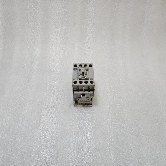 ALLEN-BRADLEY 100-C09*200 A CONTACTOR, 9A IEC MOTOR CONTACTOR, 110–120V AC COIL
