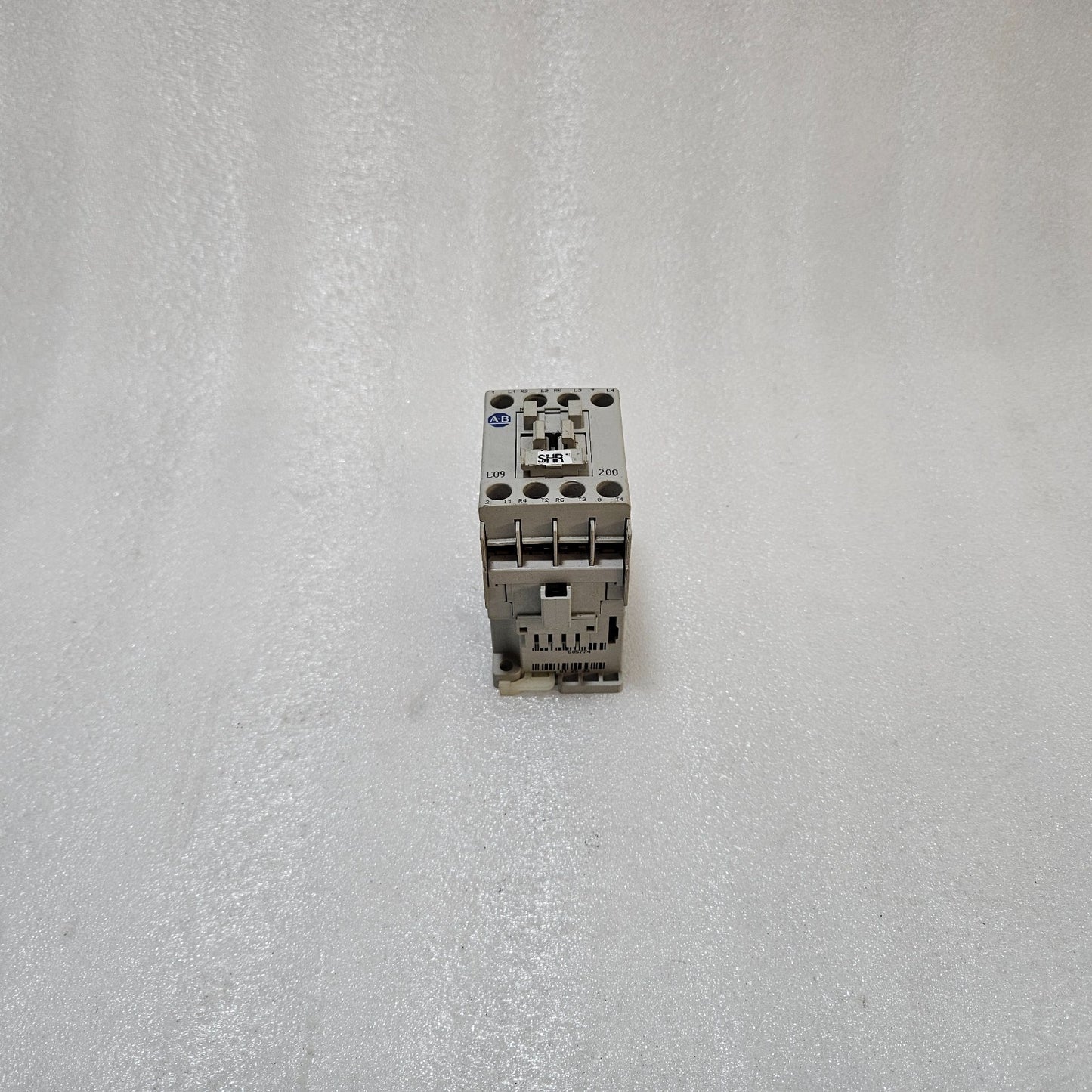 ALLEN-BRADLEY 100-C09*200 A CONTACTOR, 9A IEC MOTOR CONTACTOR, 110–120V AC COIL