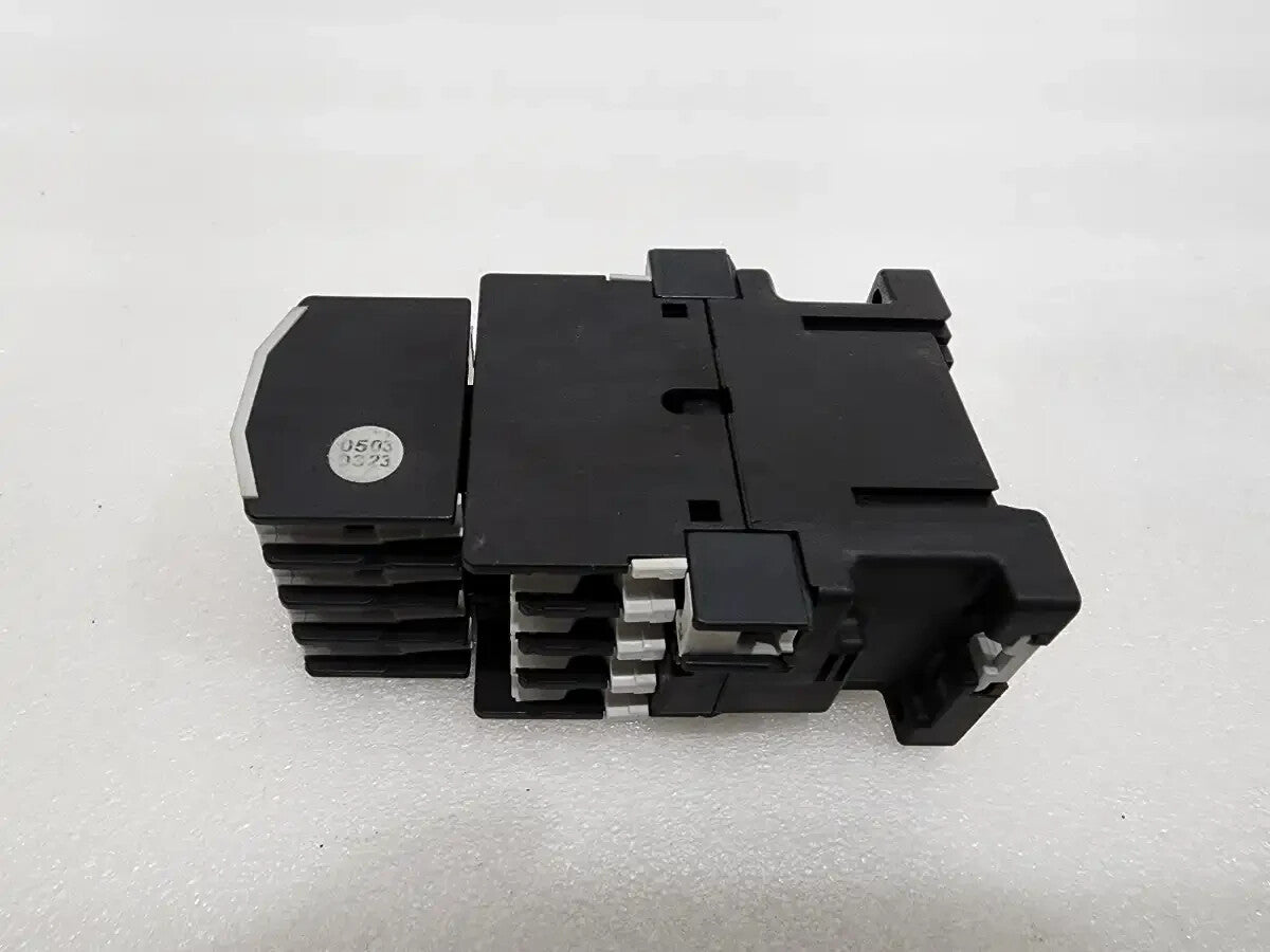 MOELLER DILR40 CONTROL RELAY COIL VOLTAGE 110V Q4 DIL