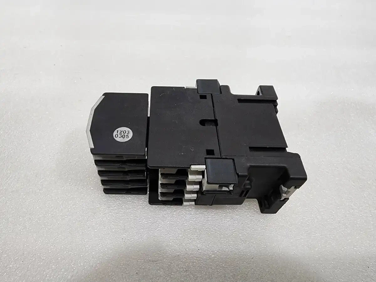 MOELLER DILR40 CONTROL RELAY COIL VOLTAGE 110V 22 DIL