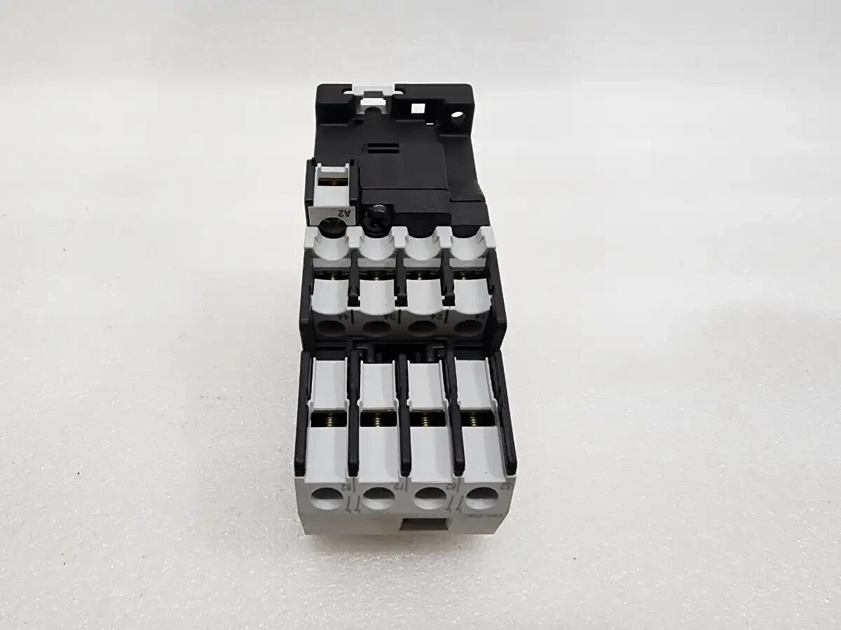 MOELLER DILR40 CONTROL RELAY COIL VOLTAGE 110V Q4 DIL