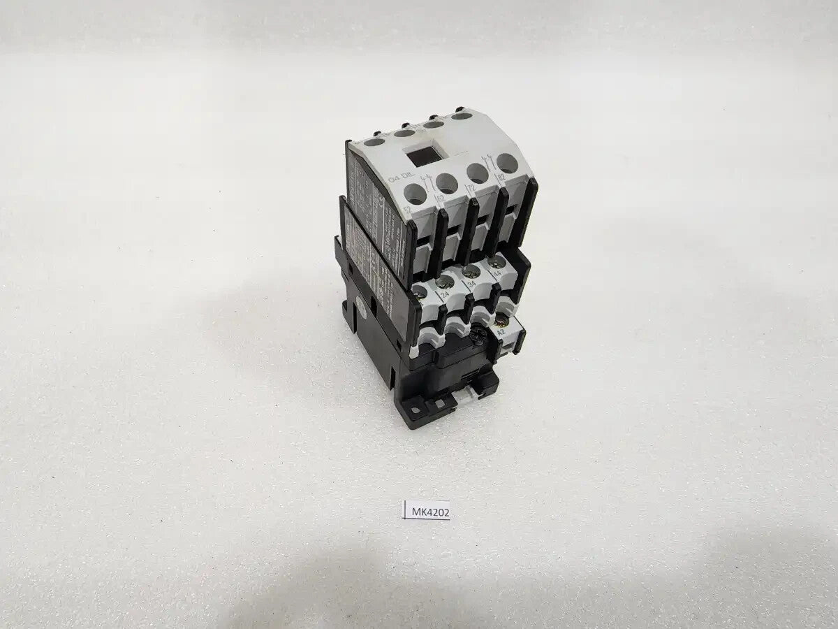 MOELLER DILR40 CONTROL RELAY COIL VOLTAGE 110V Q4 DIL