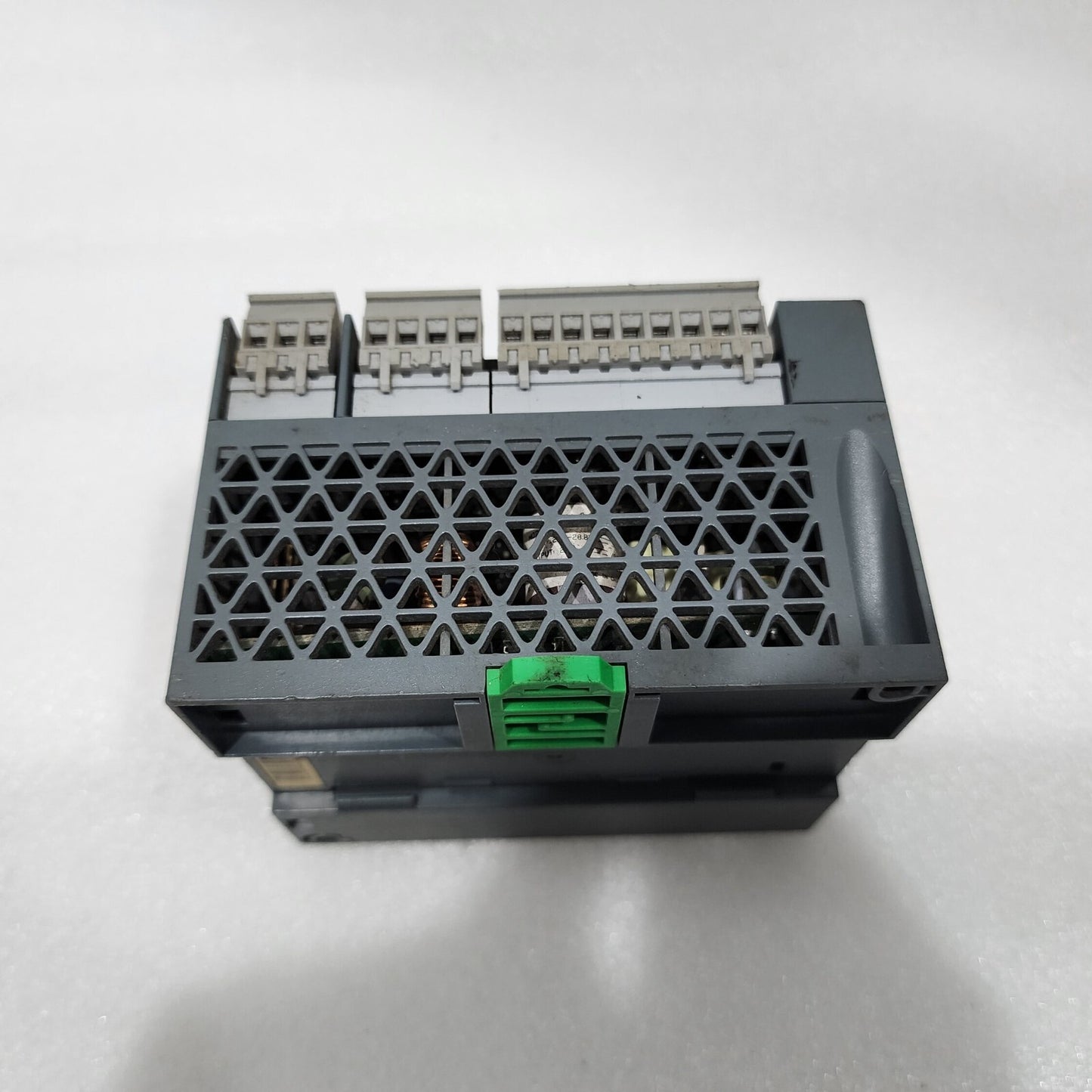 TM200C16U M200 CONTROLLER 16 I/O TRANSISTOR SINK 24VDC