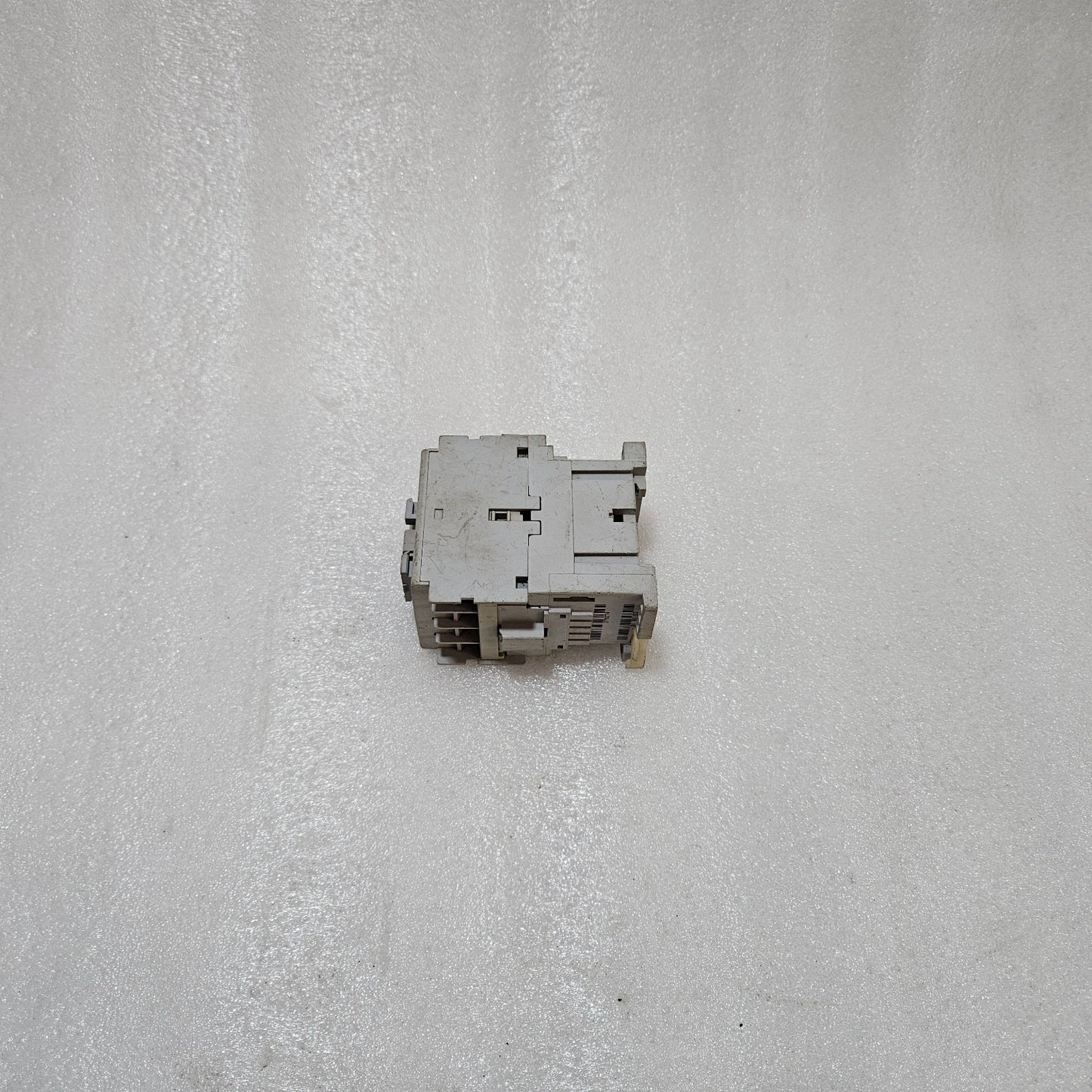 ALLEN-BRADLEY 100-C09*10 SERIES A CONTACTOR – 9A 3-POLE, 600V AC, 5KA SCCR, 230V