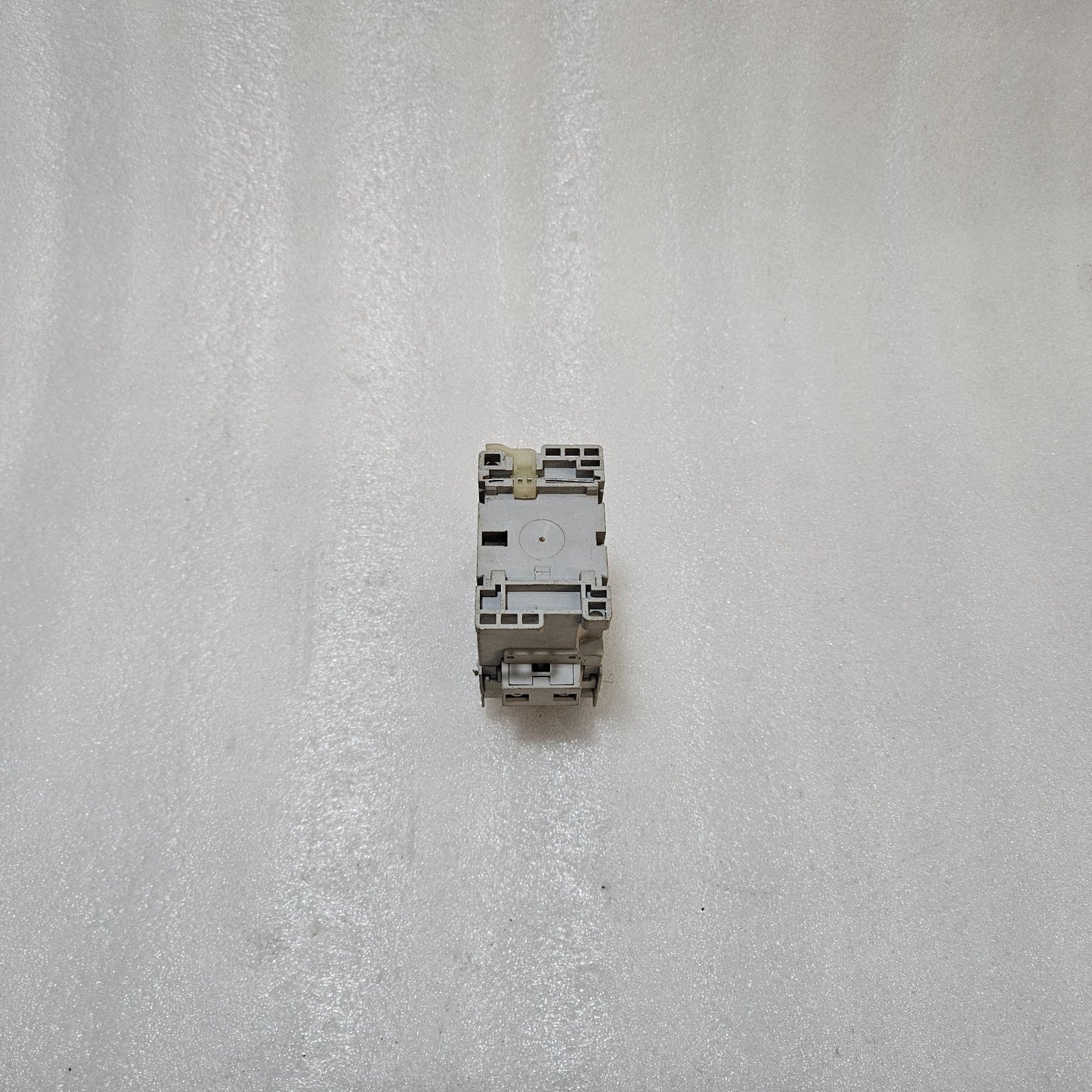 ALLEN-BRADLEY 100-C09*10 SERIES A CONTACTOR – 9A 3-POLE, 600V AC, 5KA SCCR, 230V
