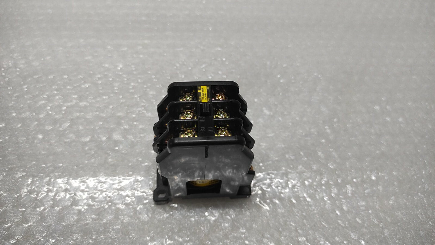 FUJI ELECTRIC SRC50-2F/X (3A3B) MAGNETIC CONTACTOR 200-220V