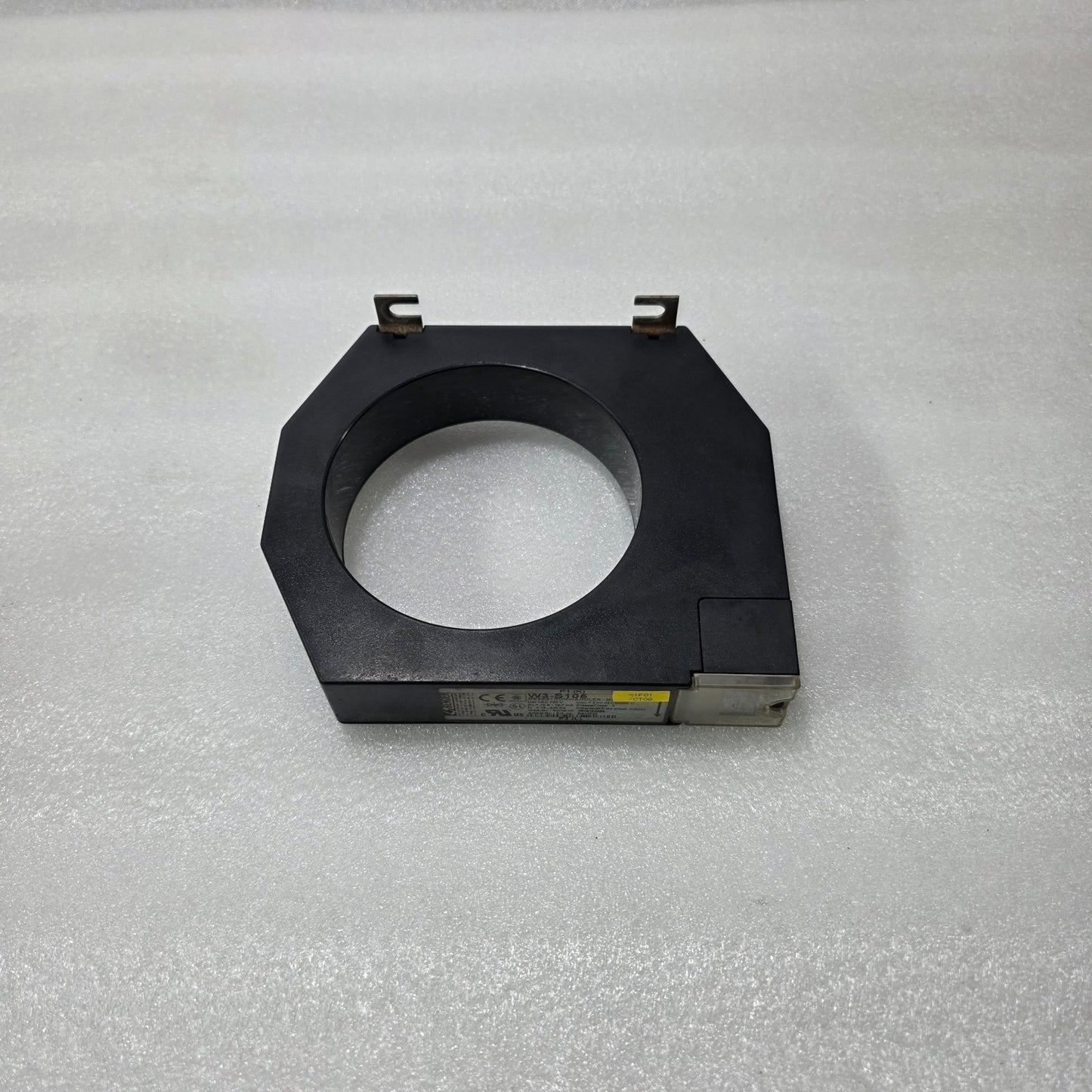 BENDER W3-S105 CURRENT TRANSFORMER ART NO B917733 720V AC 10A INDUSTRIAL MEASURI