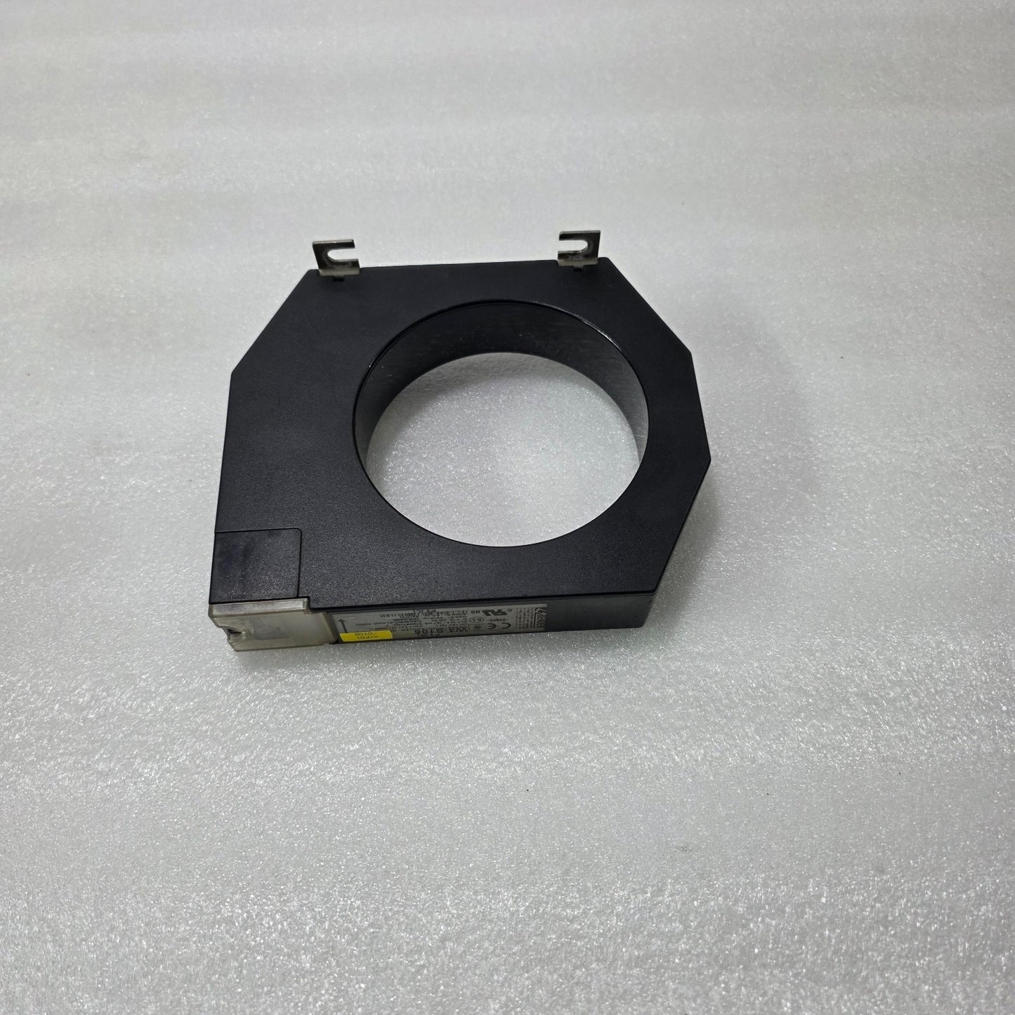 BENDER W3-S105 CURRENT TRANSFORMER ART NO B917733 720V AC 10A INDUSTRIAL MEASURI