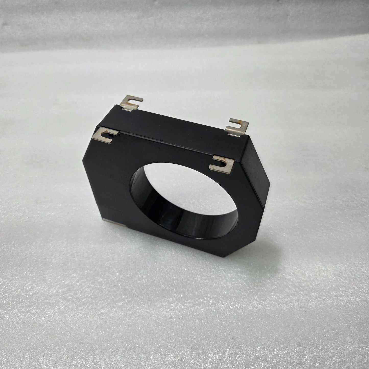 BENDER W3-S105 CURRENT TRANSFORMER ART NO B917733 720V AC 10A INDUSTRIAL MEASURI