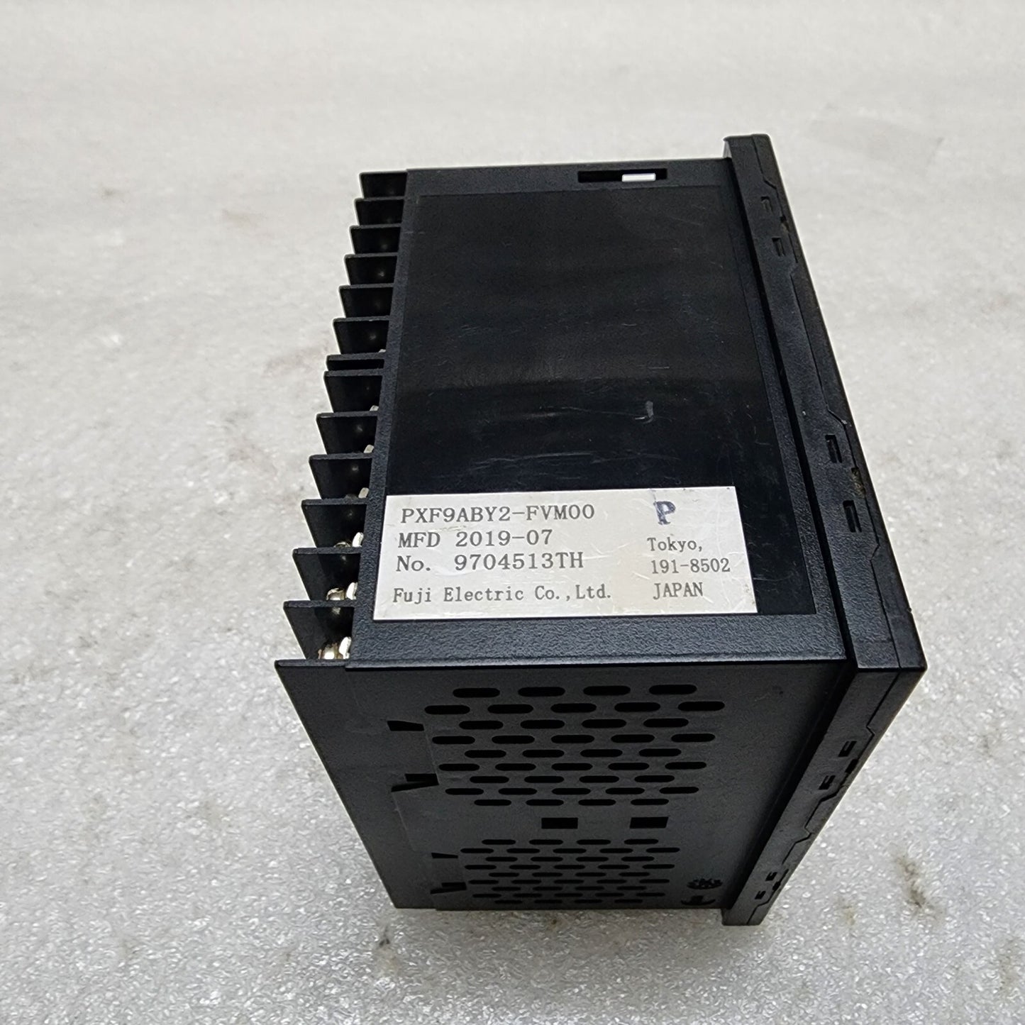 FUJI ELECTRIC PXF9ABY2-FVM00-P TEMPERATURE CONTROLLER 100-240VAC
