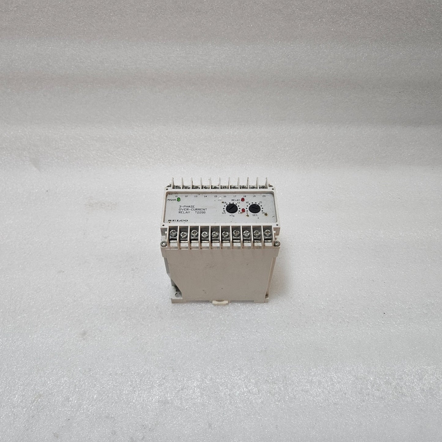 SELCO T2200-02 3-PHASE OVERCURRENT RELAY 400/450VAC 5A LATCHING PROTECTION RELAY