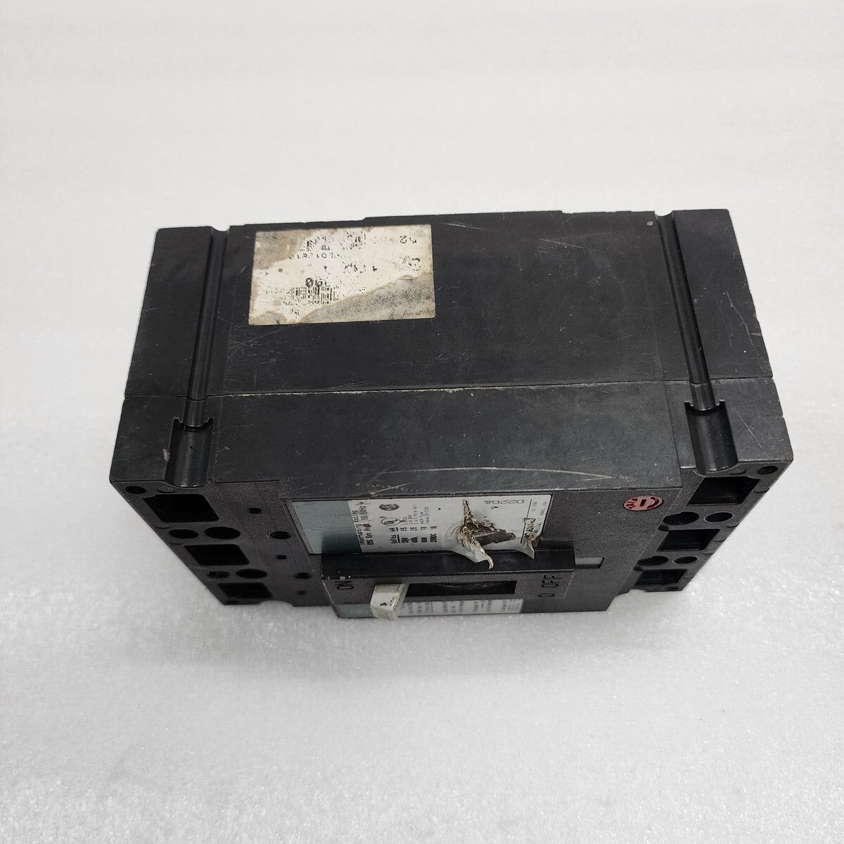 GE THED136100 3-POLE CIRCUIT BREAKER 100A GENERAL ELECTRIC