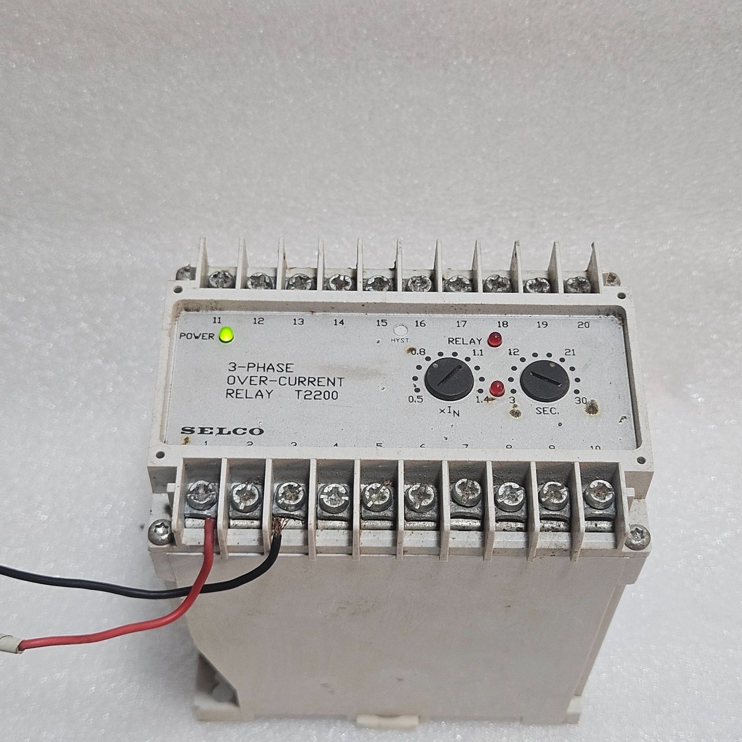 SELCO T2200-02 3-PHASE OVERCURRENT RELAY 400/450VAC 5A LATCHING PROTECTION RELAY