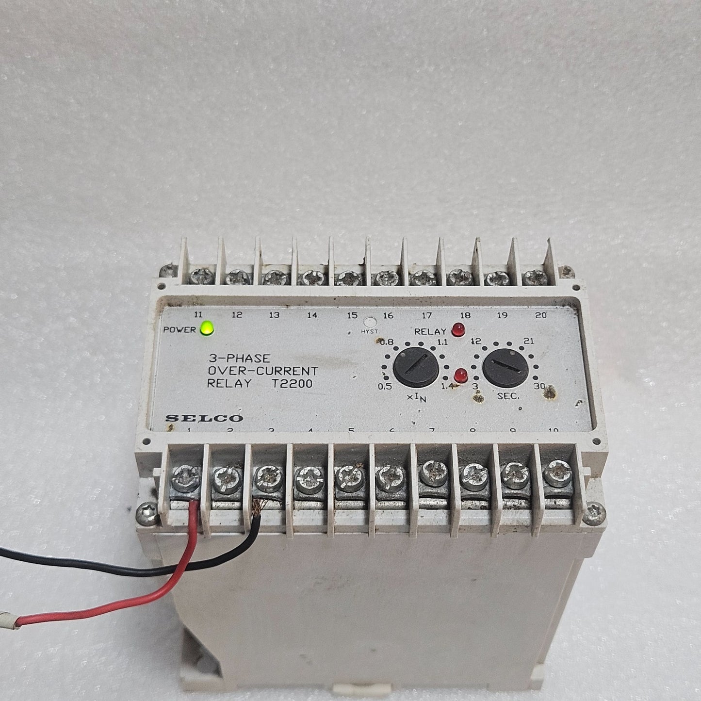 SELCO T2200-02 3-PHASE OVERCURRENT RELAY 400/450VAC 5A LATCHING PROTECTION RELAY