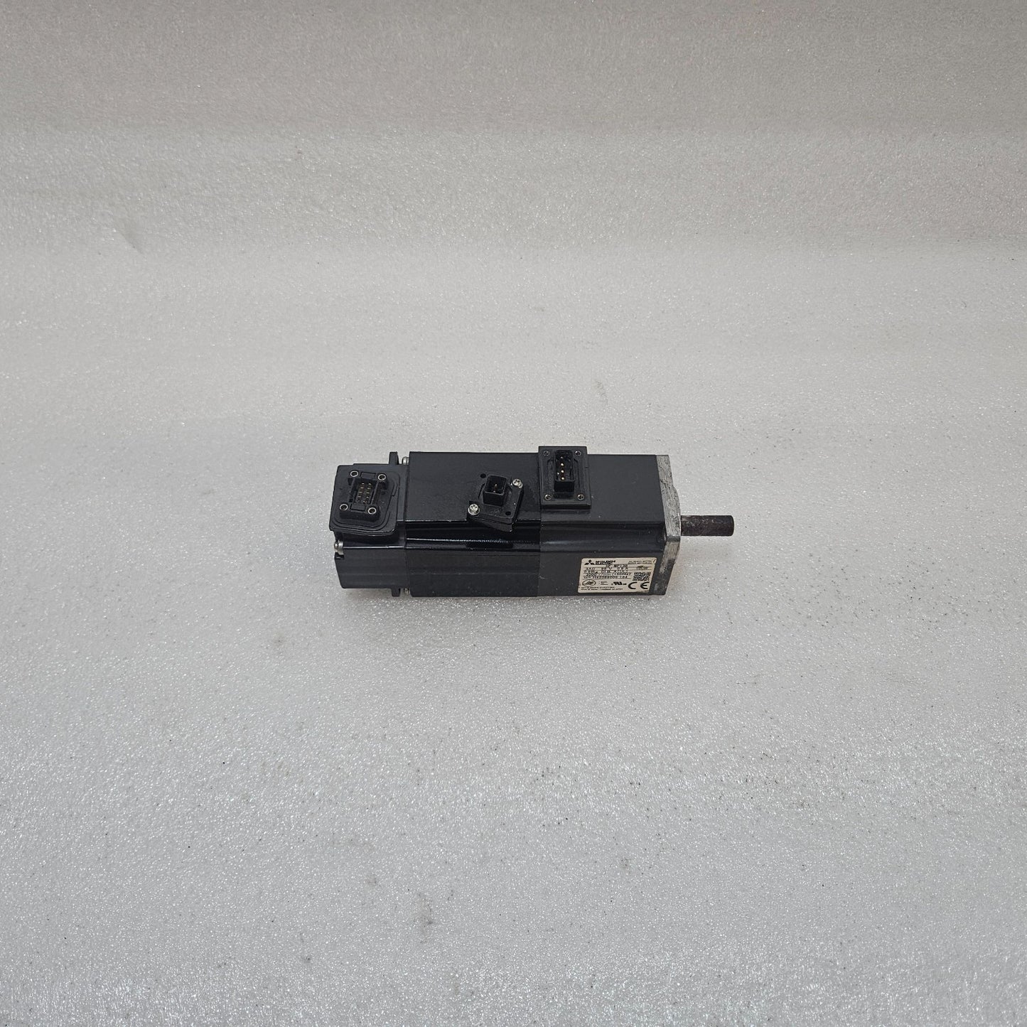 MITSUBISHI HF-MP13B AC SERVO MOTOR 100W 3000RPM 98V INDUSTRIAL SERVO MOTOR MADE