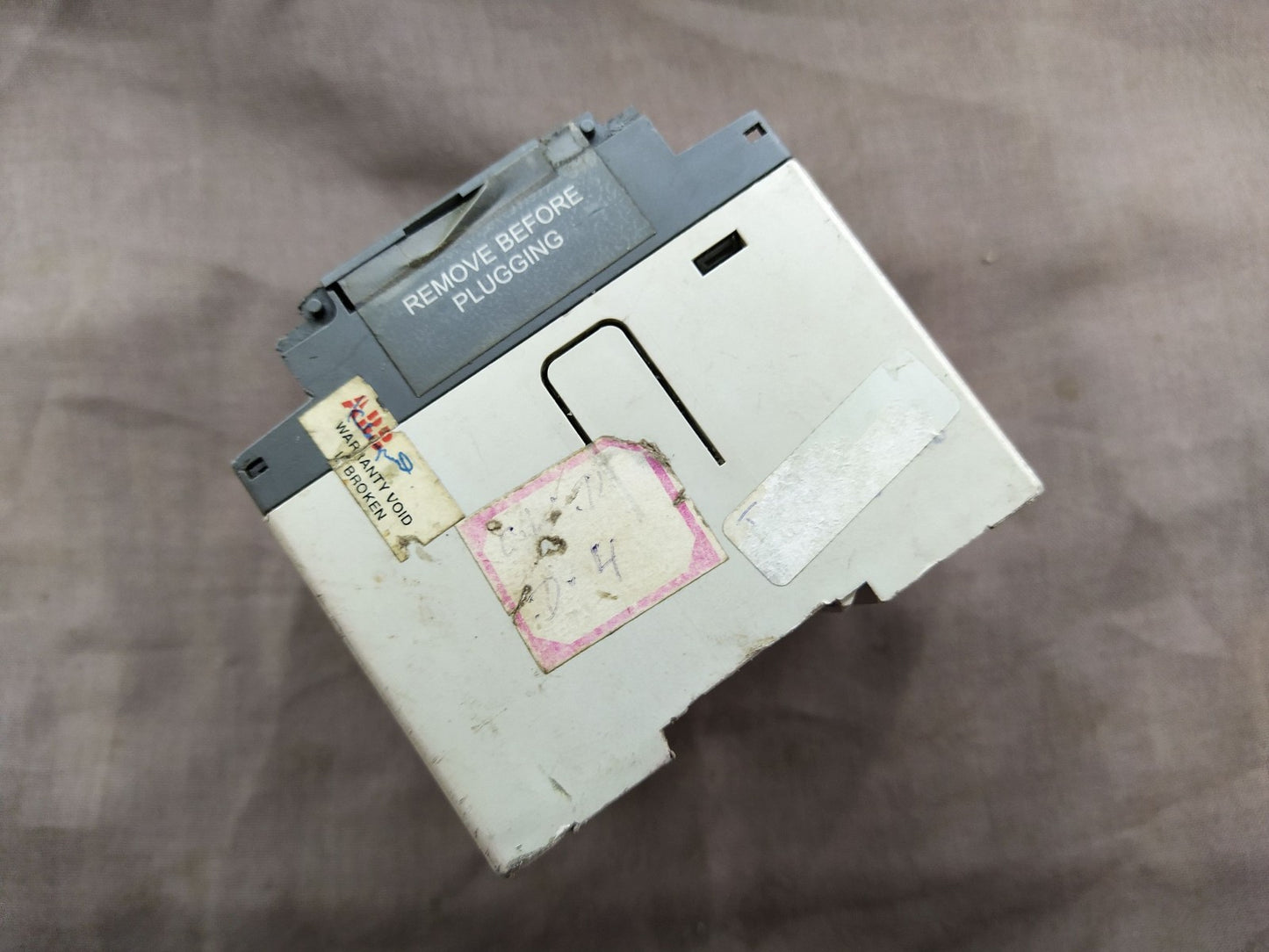 ABB 07CR42 ADVANT CONTROLLER 31 PROGRAMMABLE LOGIC CONTROLLER BODY BROKEN