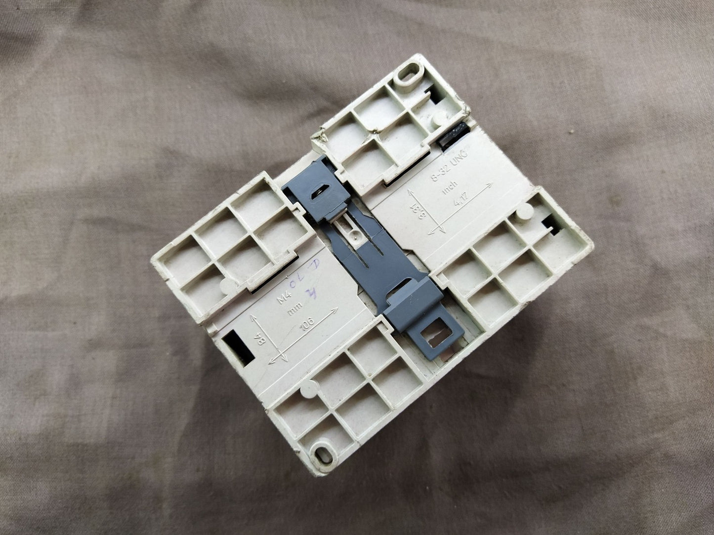 ABB 07CR42 ADVANT CONTROLLER 31 PROGRAMMABLE LOGIC CONTROLLER BODY BROKEN