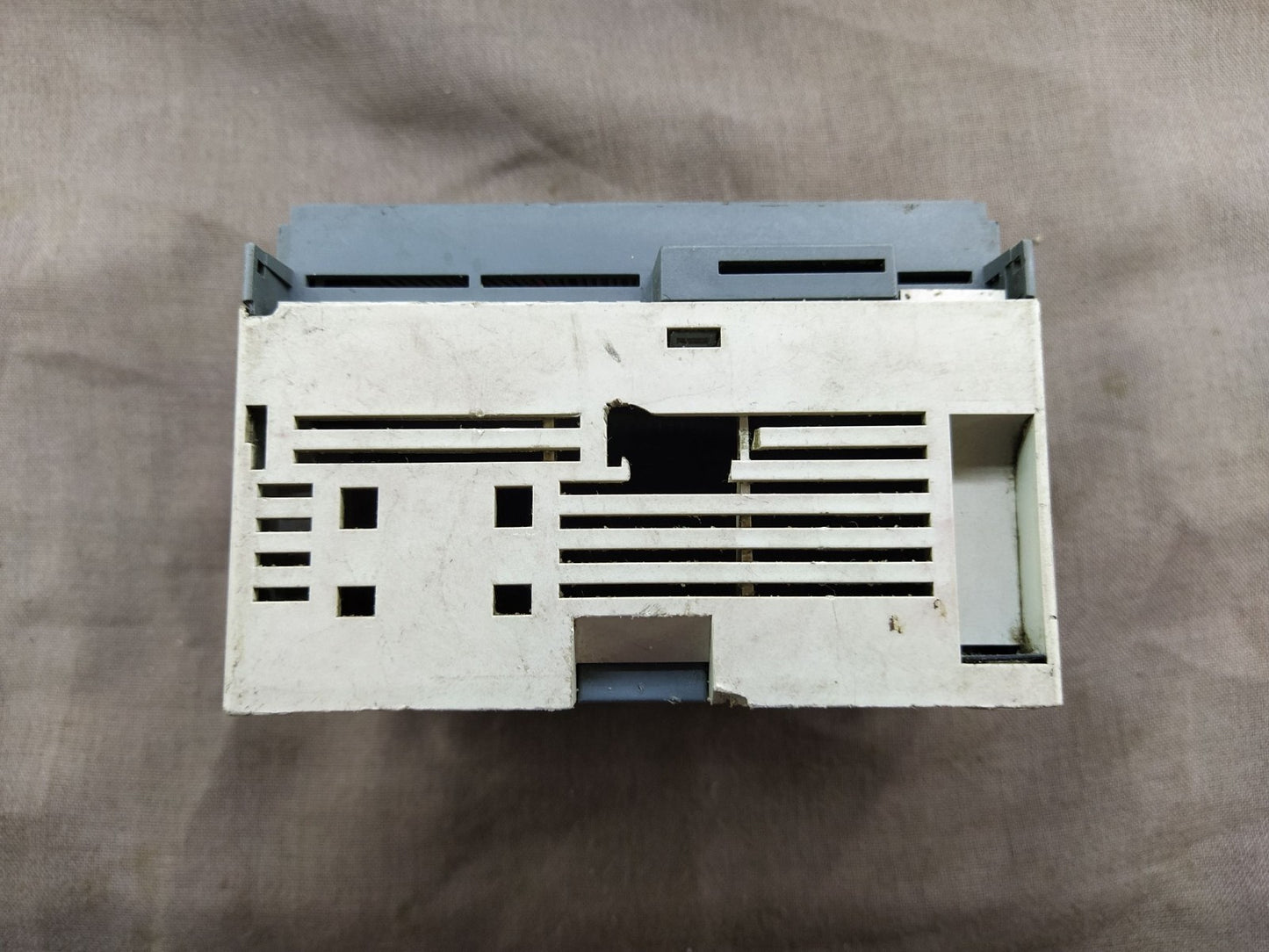 ABB 07CR42 ADVANT CONTROLLER 31 PROGRAMMABLE LOGIC CONTROLLER BODY BROKEN