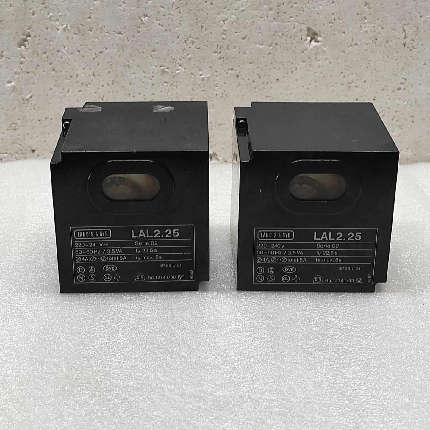 Landis & Gyr LAL 2.25 Burner Control 220-240 VAC WITHOUT BASE