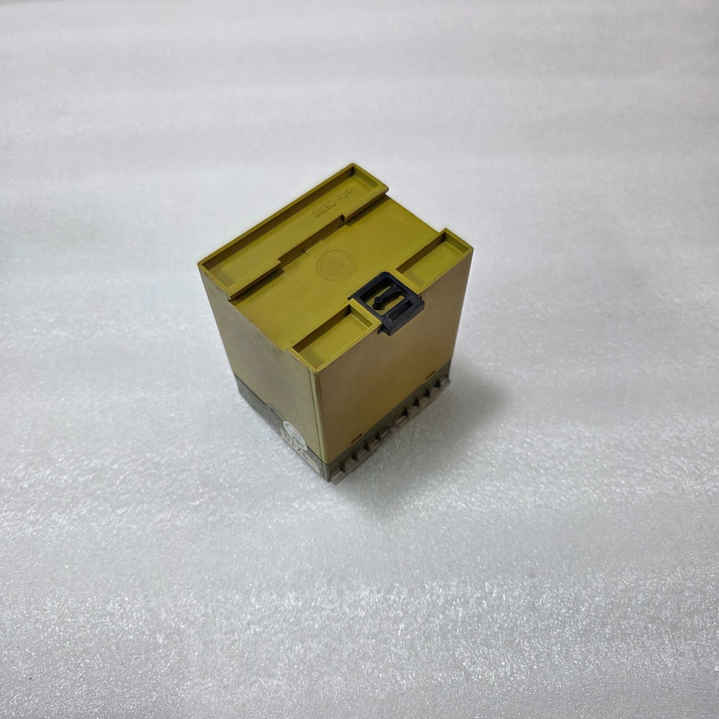 PILZ PNOZ 1 SAFETY RELAY 24VDC 3NO 1NC | IDENT NO. 475695 | EMERGENCY STOP RELAY