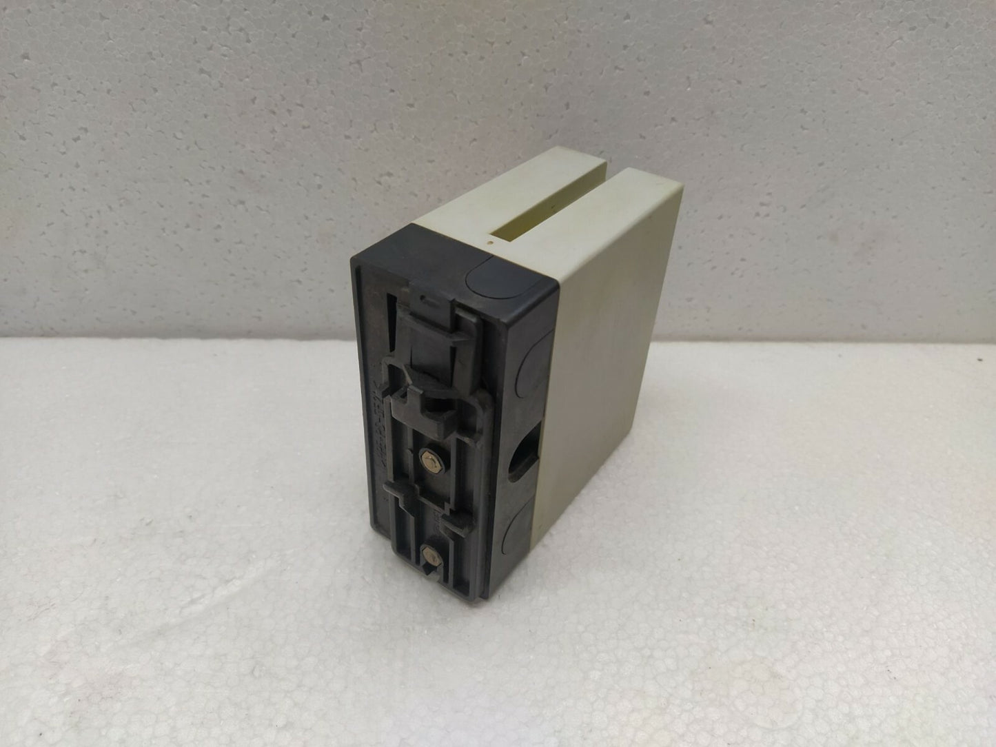 Gestra Flowserve LRS 1-5 B Conductivity Limit Swith 057270 LRS1-5B 230V