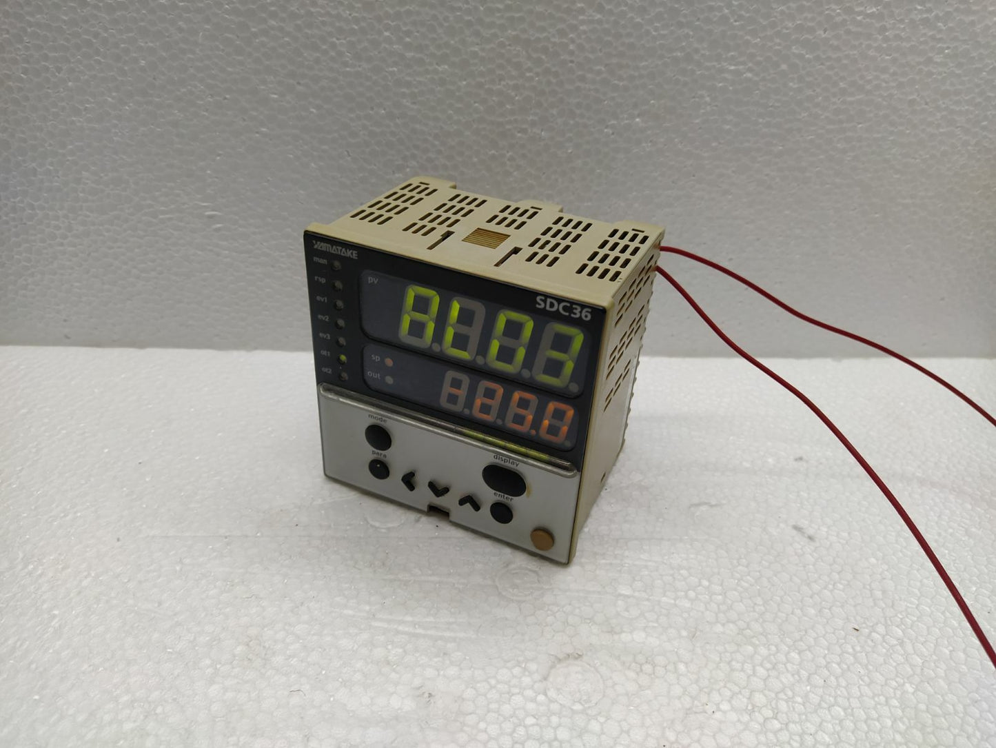 Yamatake SDC36 Digital Indicating Controller C36TC0UA1000 SDC 36 100-240V AC