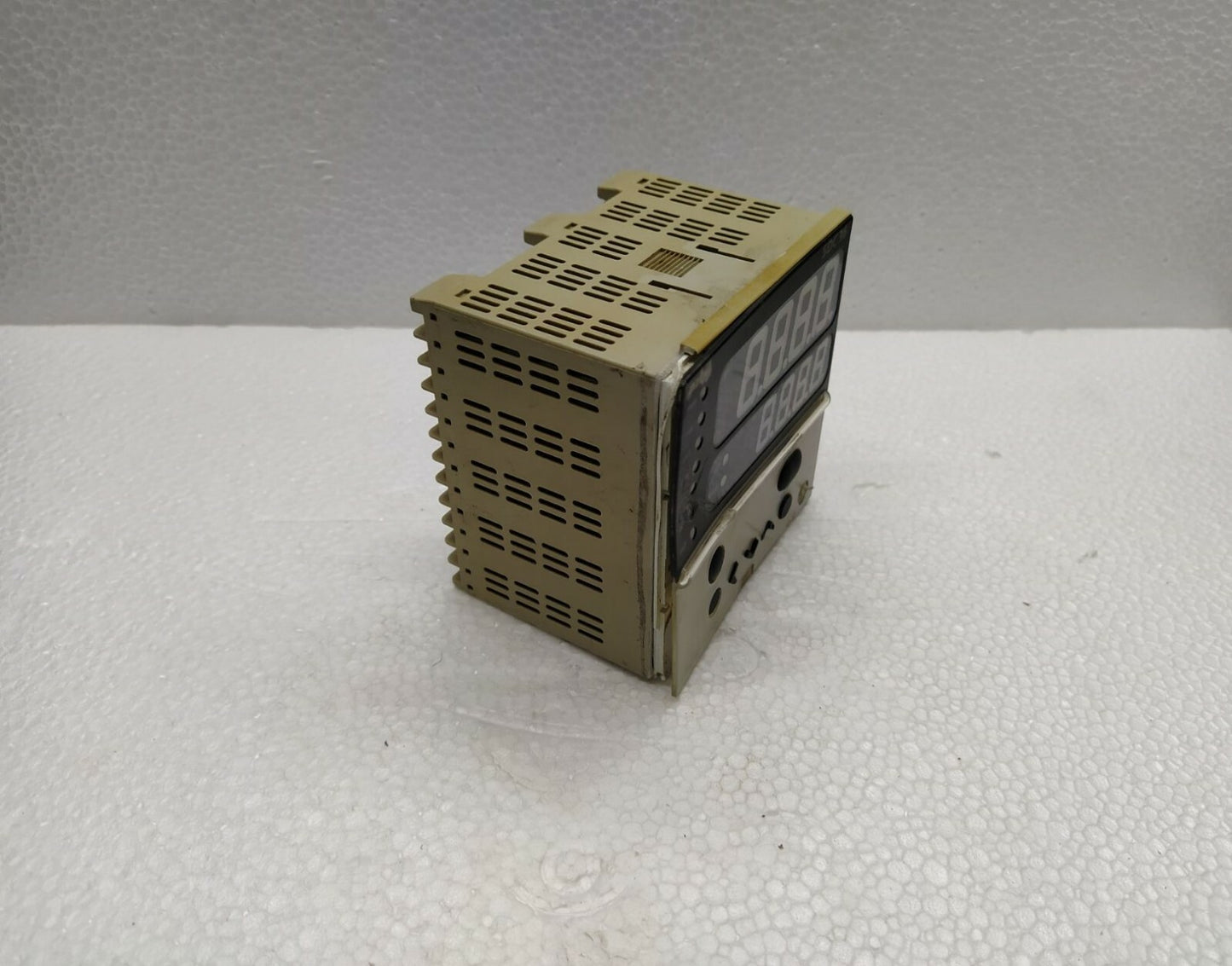 Yamatake Azbil SDC 36 Digital Indicating Controller C36TC0UA4000