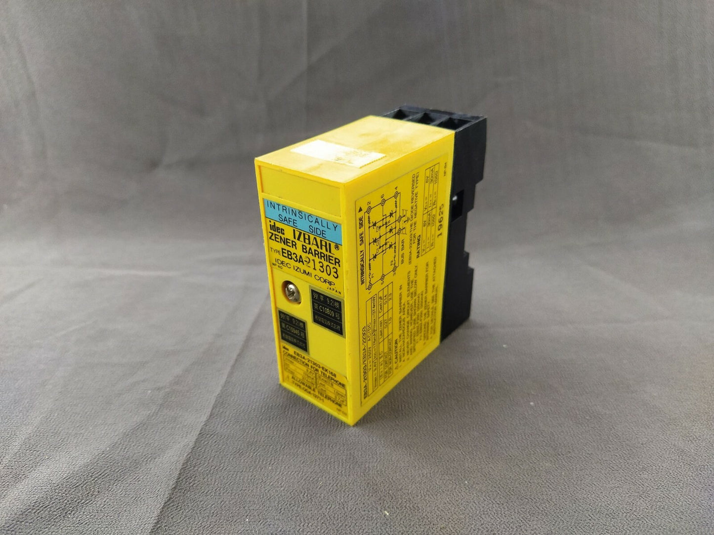 IDEC IZBARL EB3A-21303 Zener Barrier EB3A-21303-EK168