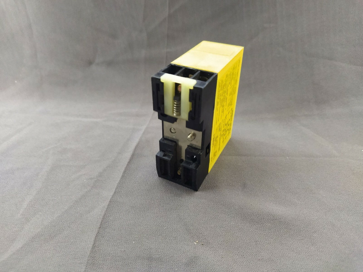 IDEC IZBARL EB3A-21303 Zener Barrier EB3A-21303-EK168