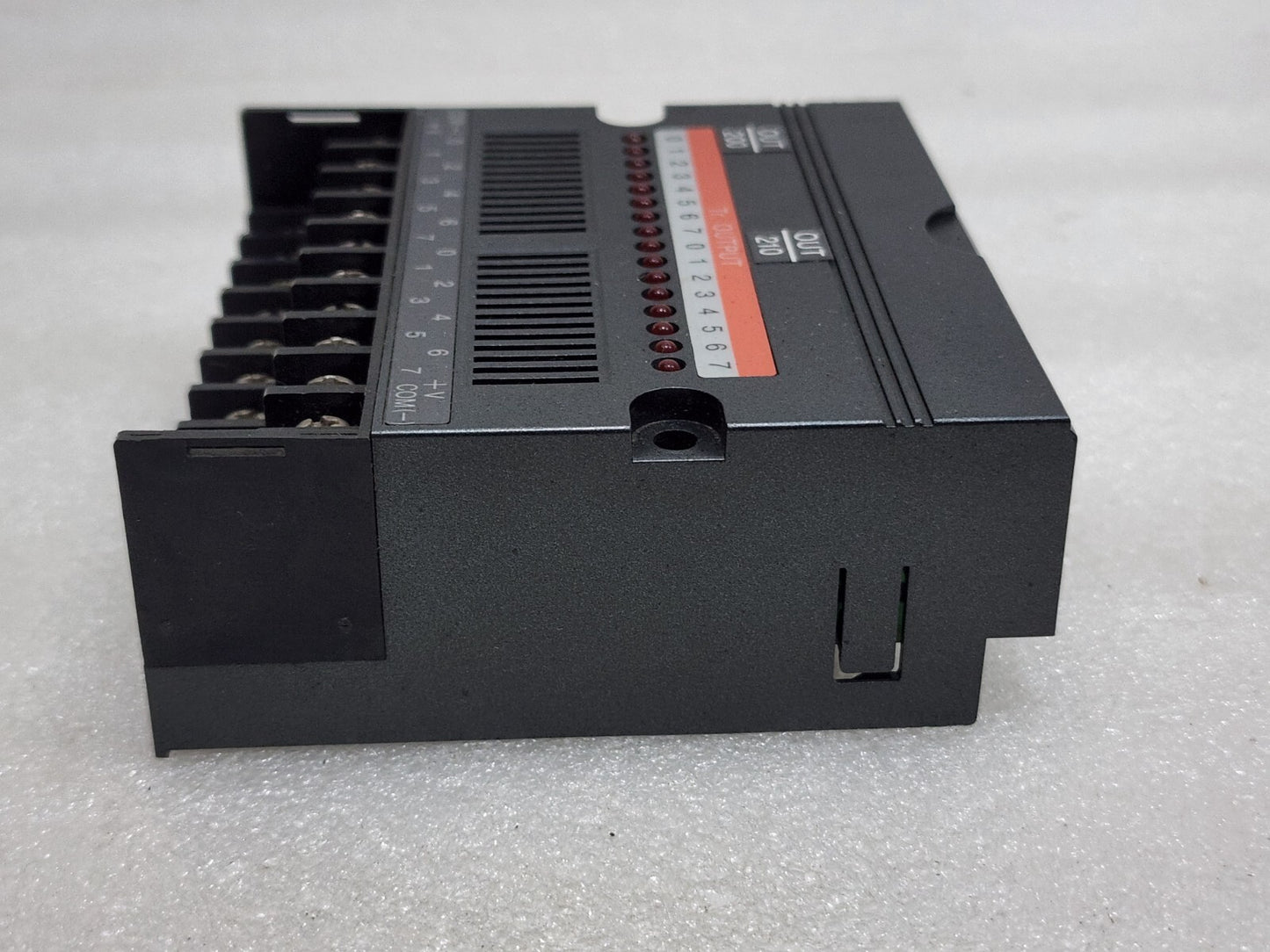 Idec PFJ-T162CU Transistor Output Module