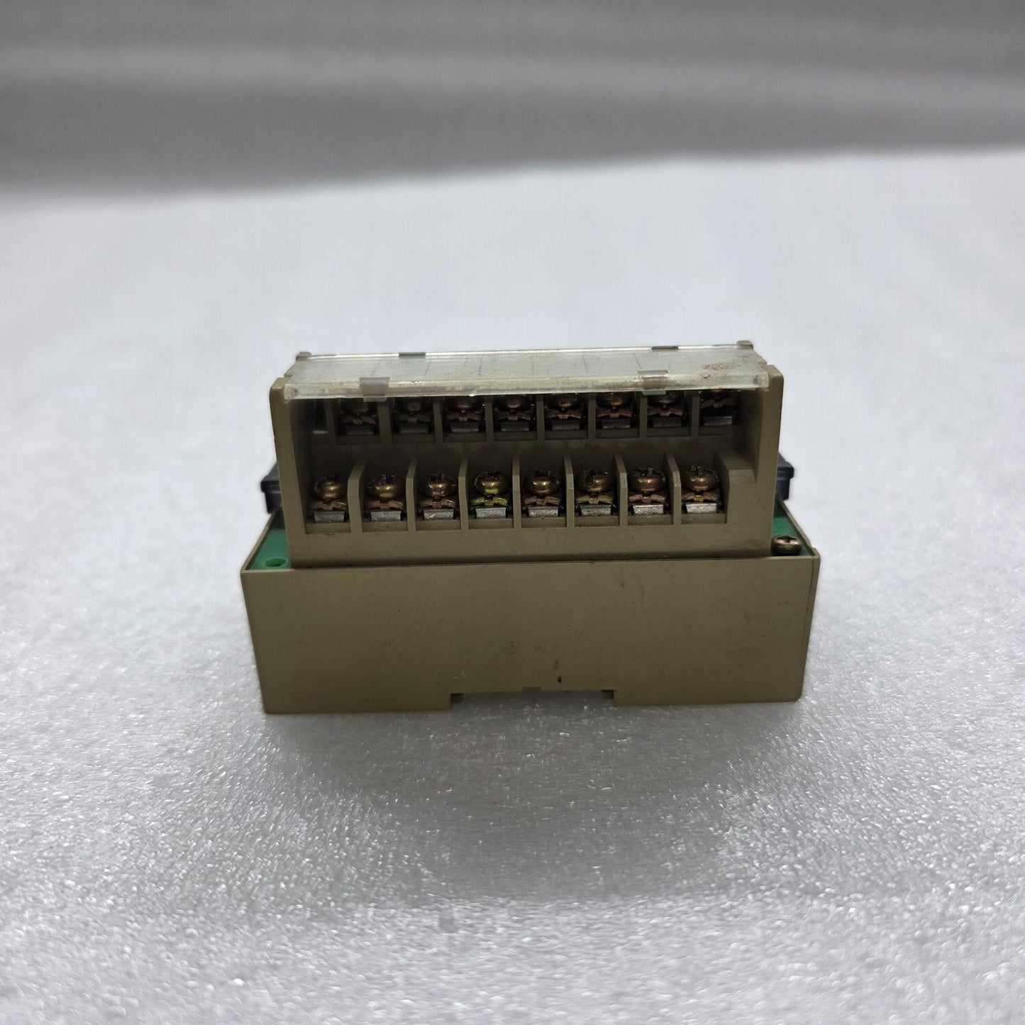 OMRON SRT2-OD08 RMEOTE TERMINAL 24VDC