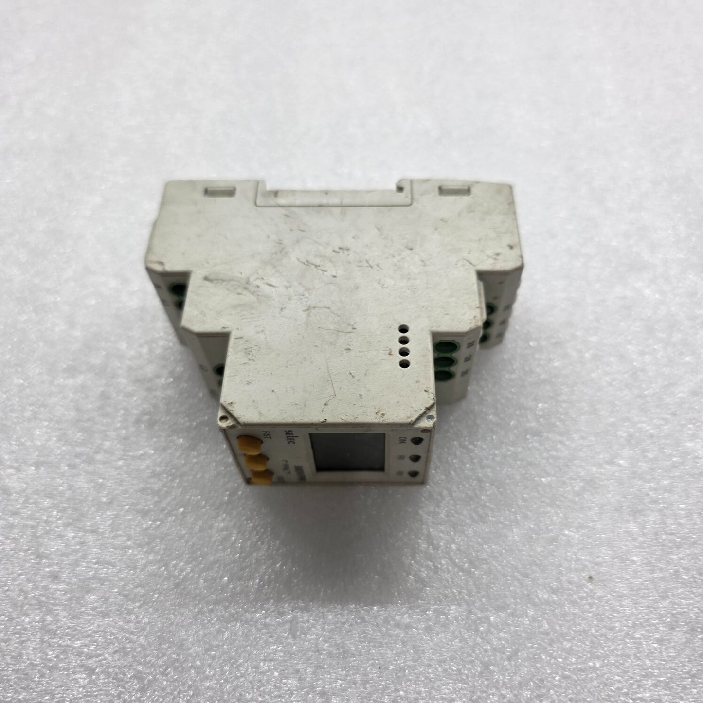 SELEC 900VPR VOLTAGE PROTECTION RELAY