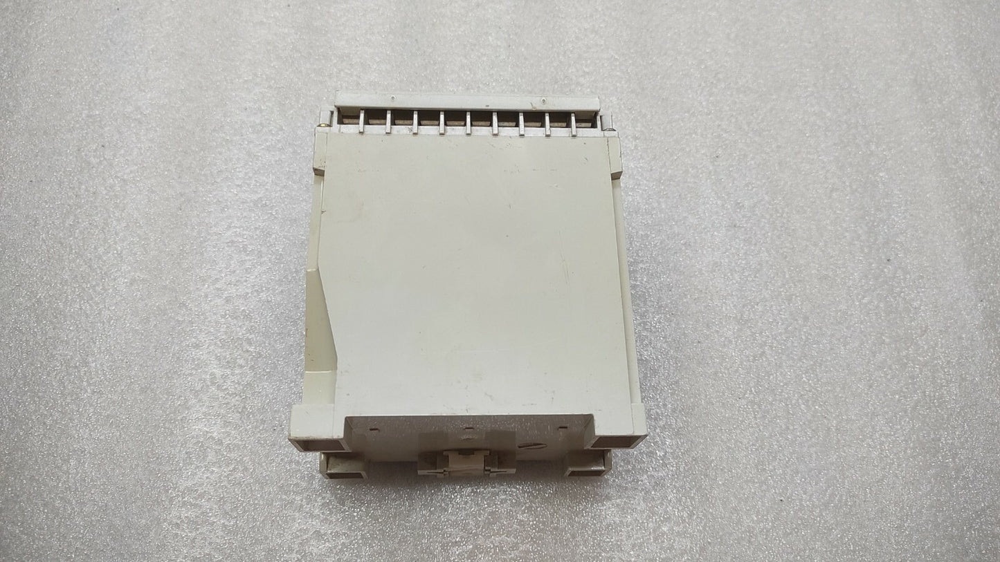 KNICK 8439 A1 DC-ISOLATING AMPLIFIER CRACKED BODY