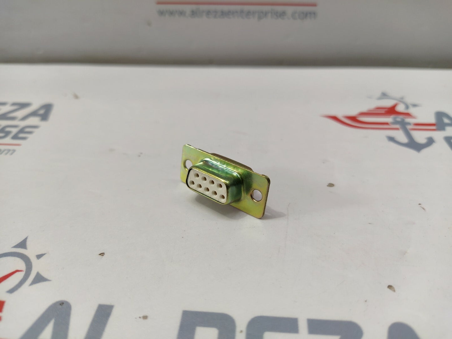 FCI DE09S064 CONN D-SUB RCPT 9POS SLDR CUP LOT OF 100 UNIT