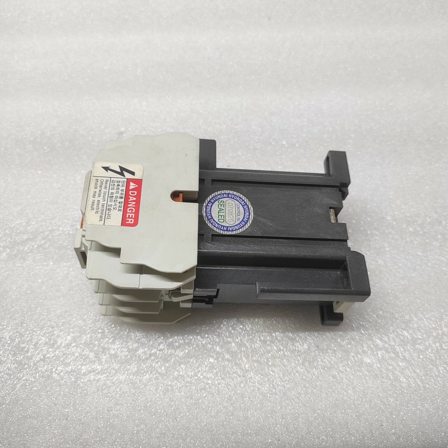 HYUNDAI HIMC32 MAGNETIC CONTACTOR 110VAC