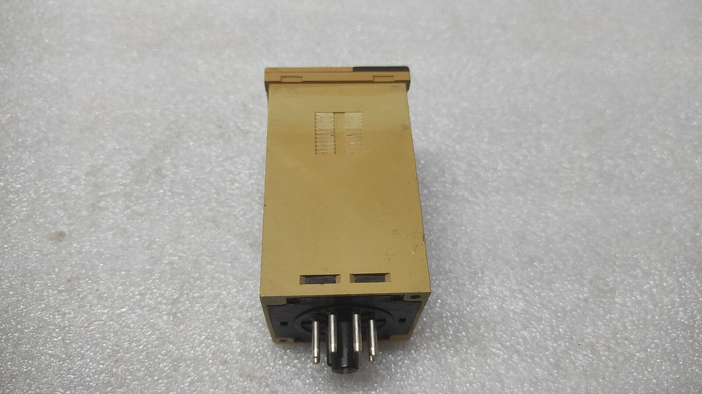 OMRON E5C4-R40 TEMPERATURE CONTROLLER 220-240V