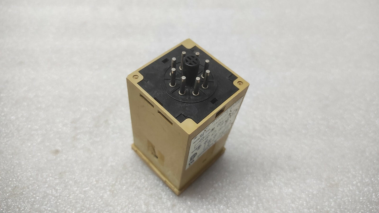 OMRON E5C4-R40 TEMPERATURE CONTROLLER 220-240V