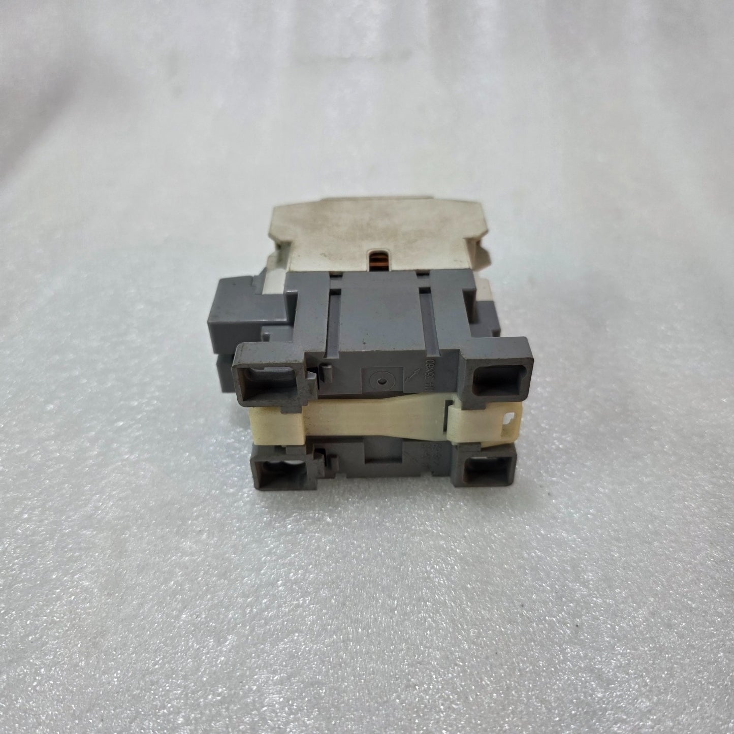 TERASAKI TKC9 CONTACTOR 3 POLE 20A 600VAC AC-3 MOTOR STARTER COIL 220V 50/60HZ