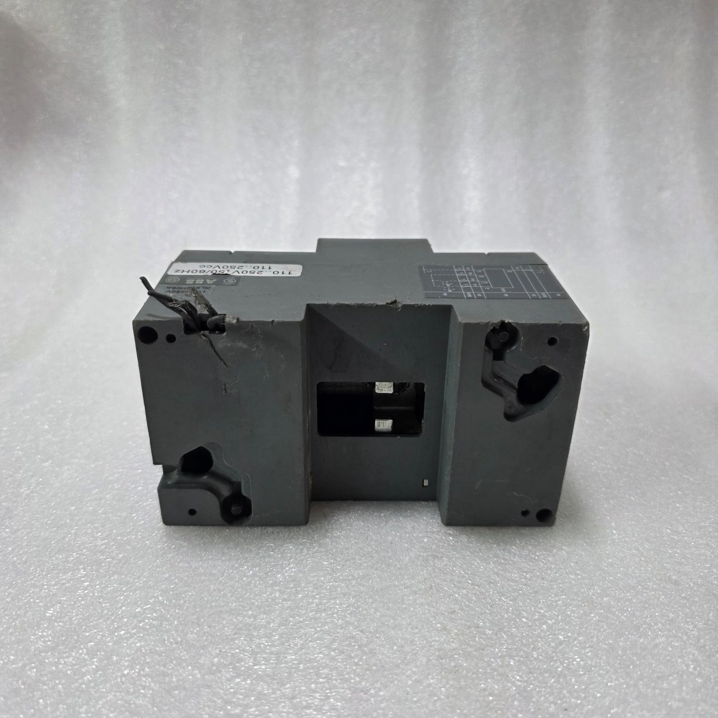 ABB SACE TMAX ROTARY CIRCUIT BREAKER CONTROL UNIT RL882H09A 110–250V AC/DC